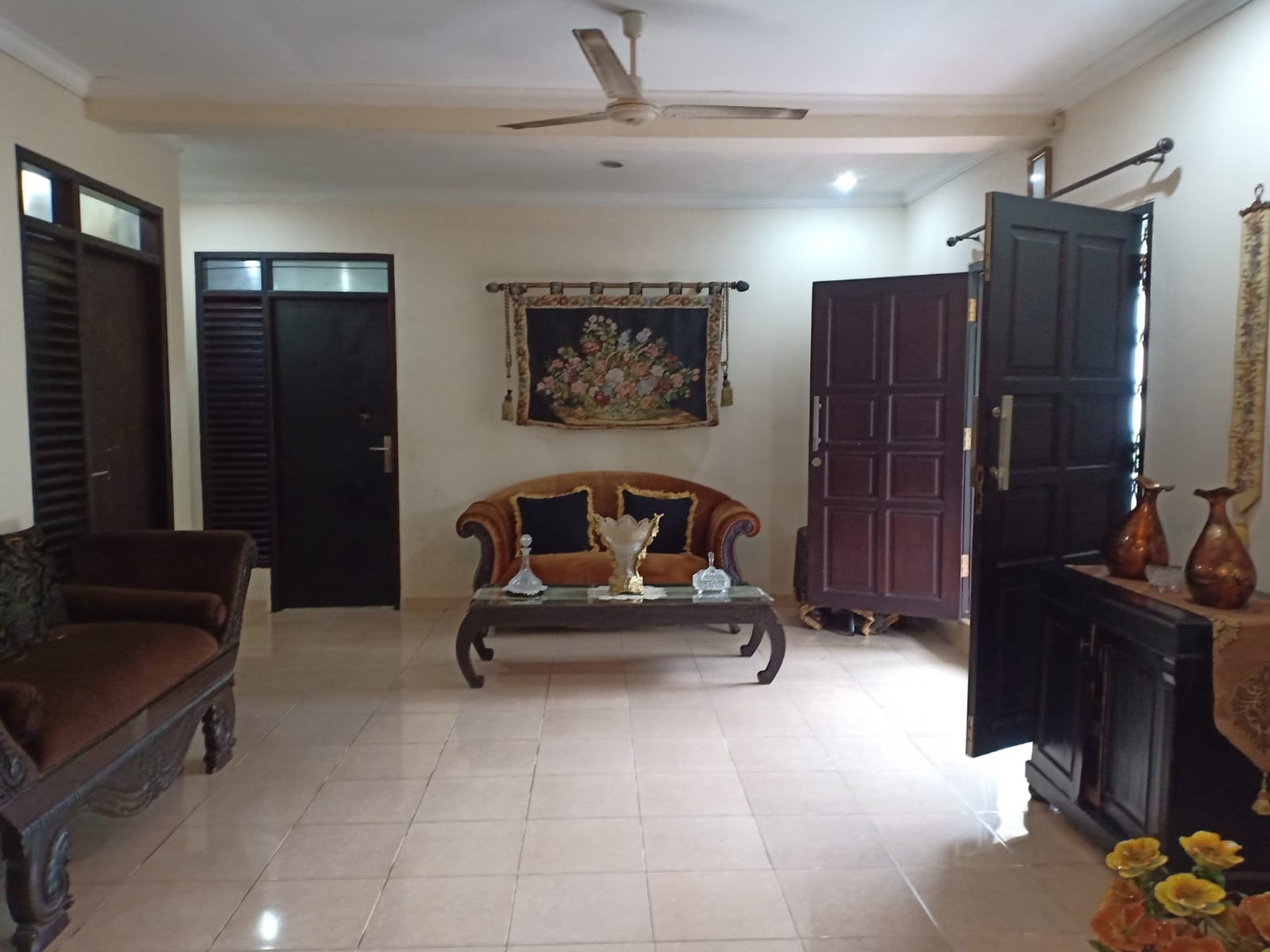 DIJUAL RUMAH TINGGAL DI HOEK DI AREA CINERE ESTATE