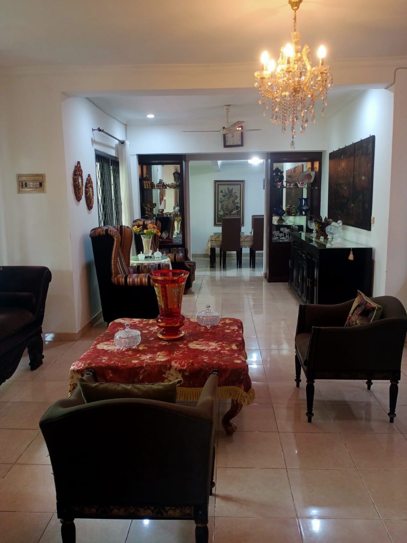 DIJUAL RUMAH TINGGAL DI HOEK DI AREA CINERE ESTATE