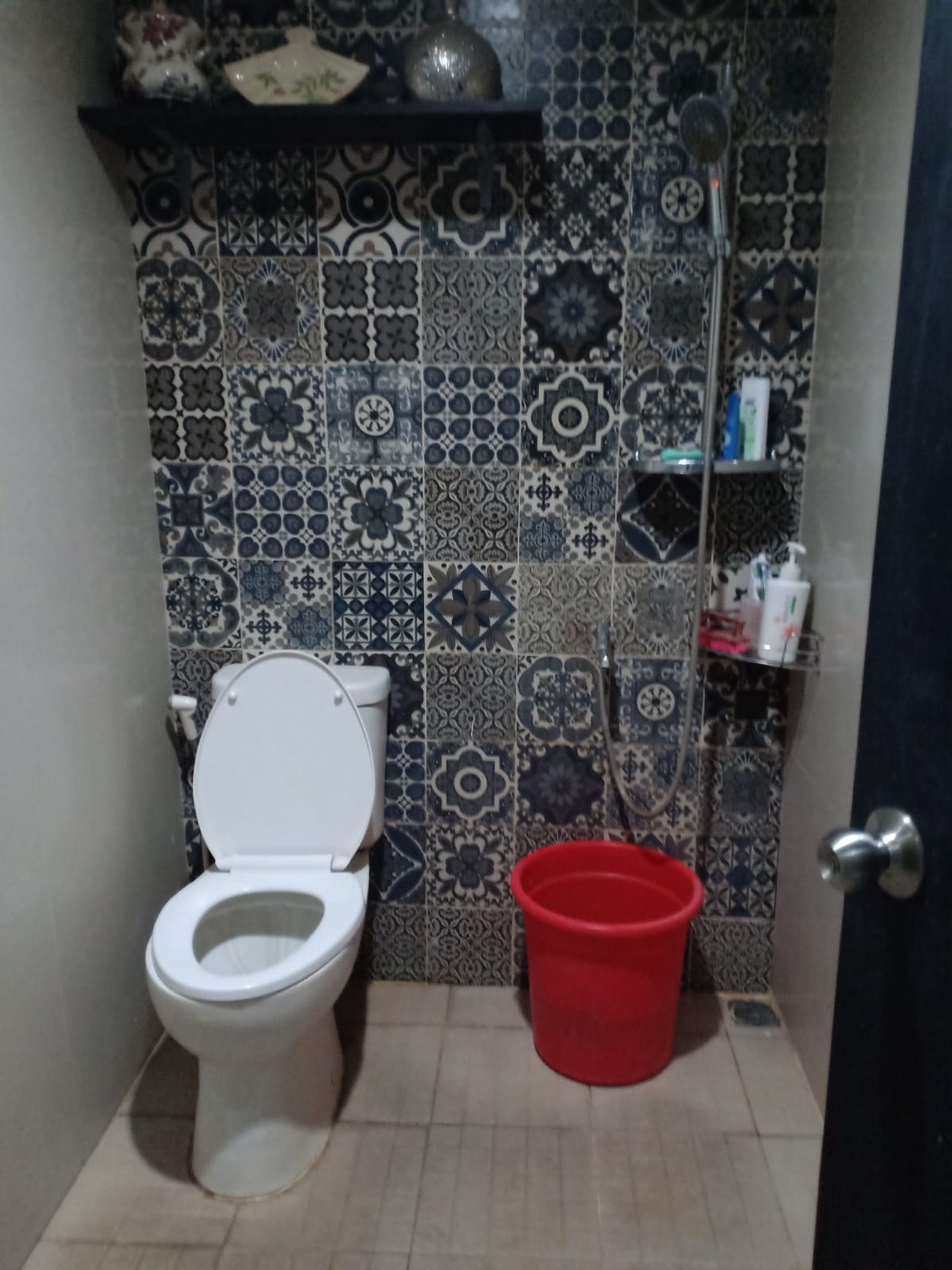 DIJUAL RUMAH TINGGAL DI HOEK DI AREA CINERE ESTATE