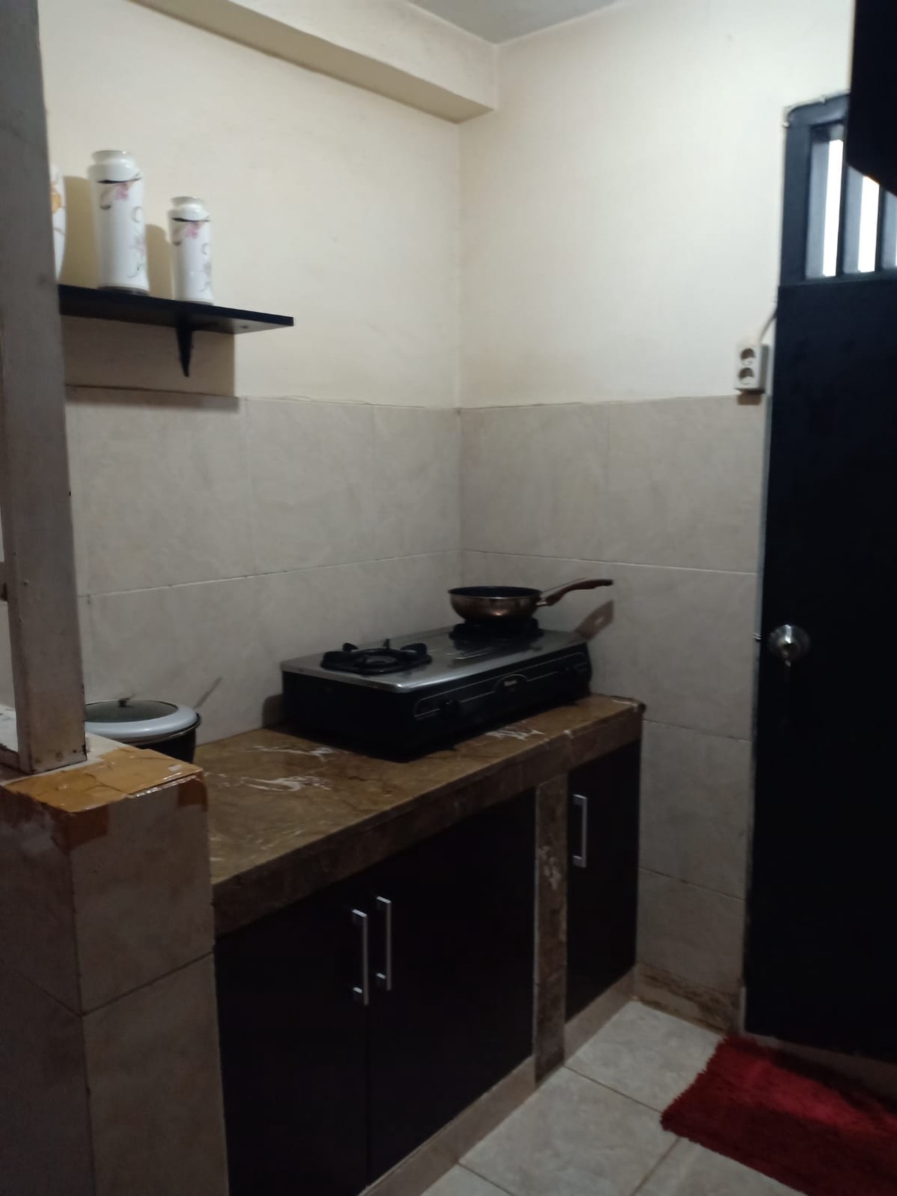 DIJUAL RUMAH TINGGAL DI HOEK DI AREA CINERE ESTATE