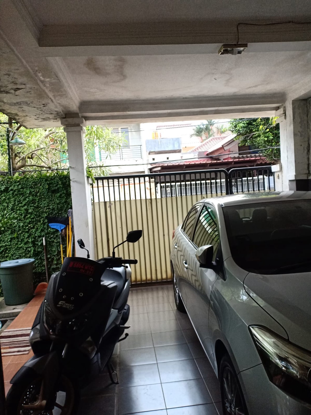 DIJUAL RUMAH TINGGAL DI HOEK DI AREA CINERE ESTATE