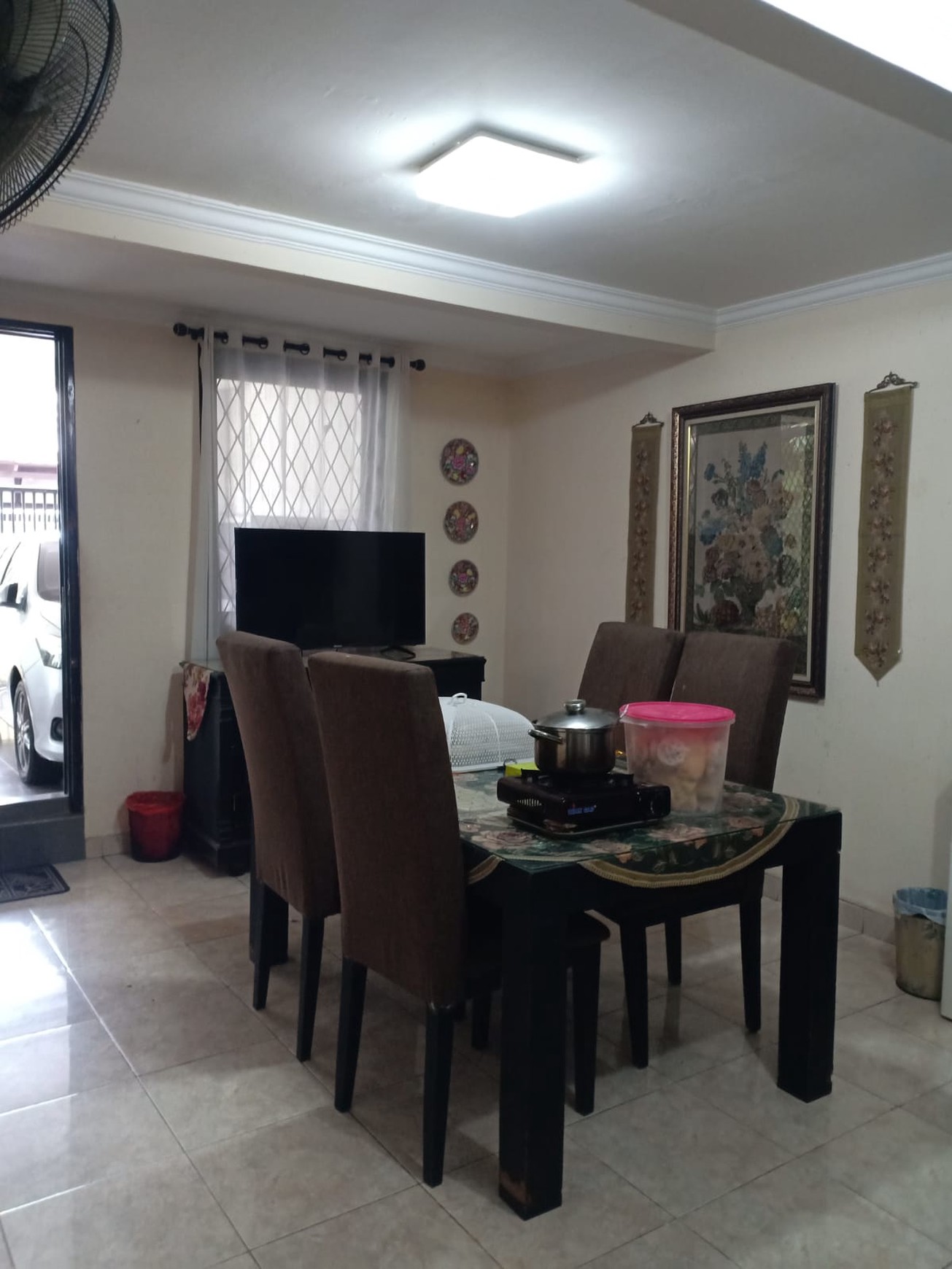 DIJUAL RUMAH TINGGAL DI HOEK DI AREA CINERE ESTATE
