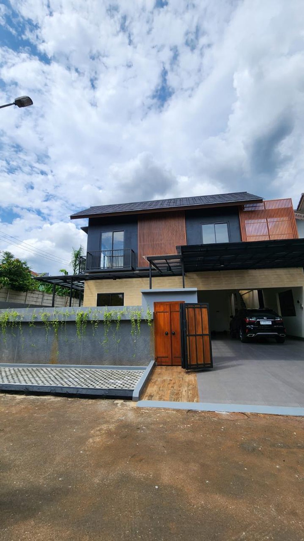 Rumah siap huni di perumahan terbaik di BSD  ( brand new )  