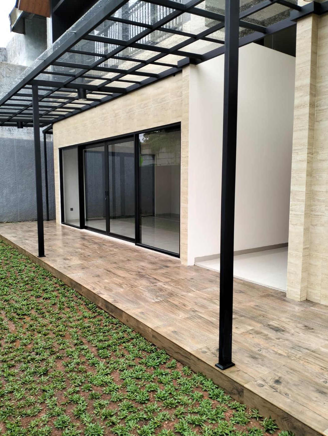 Rumah siap huni di perumahan terbaik di BSD  ( brand new )  