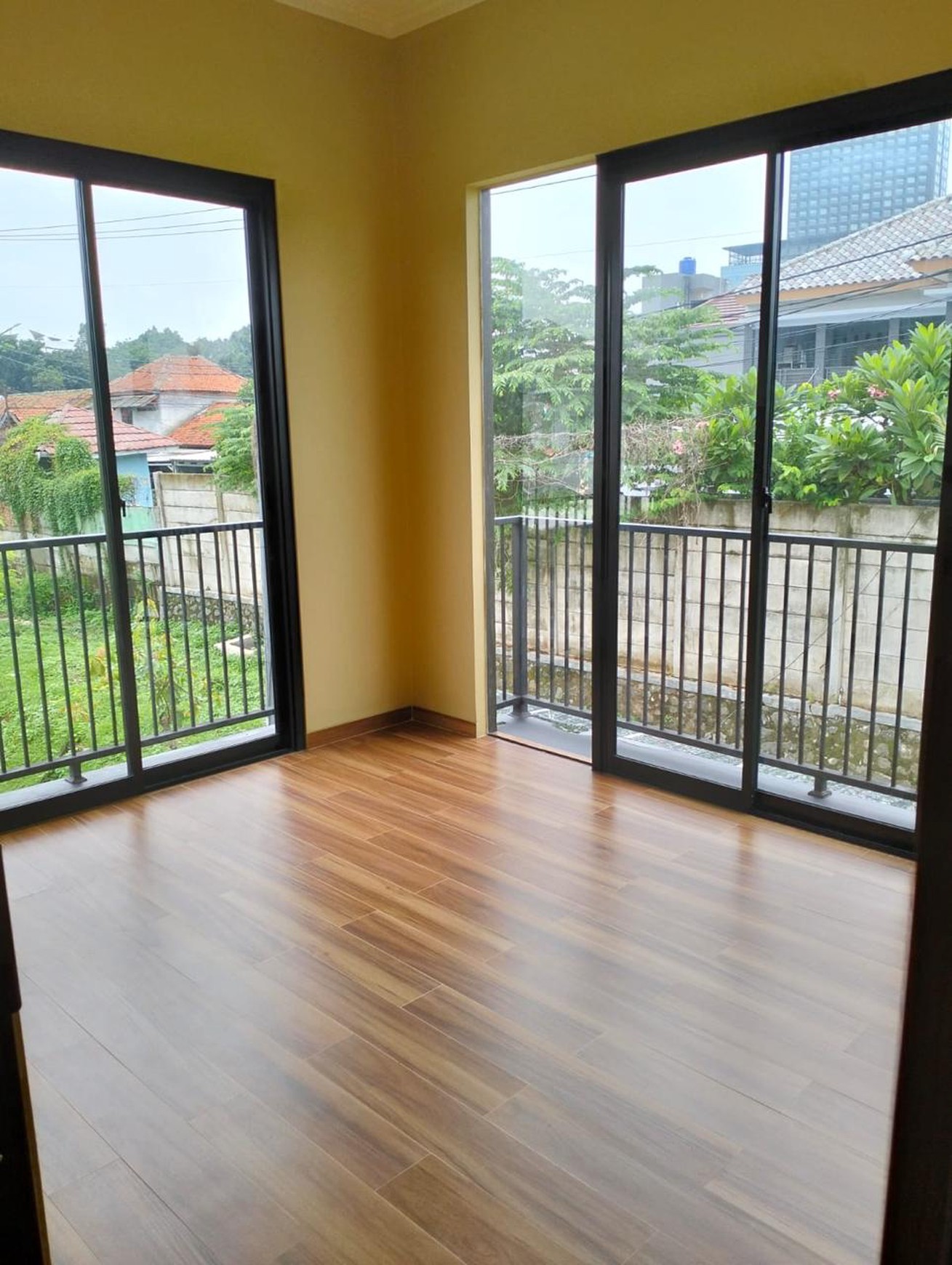 Rumah siap huni di perumahan terbaik di BSD  ( brand new )  