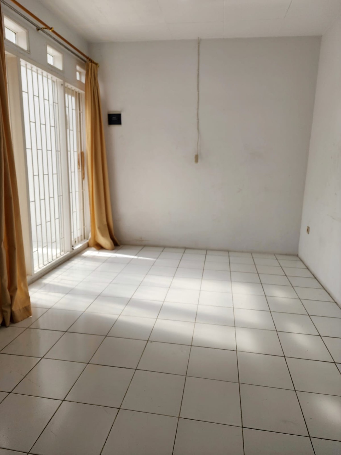 Rumah 1½ Lantai Siap Huni SHM dengan Hunian Nyaman dan Asri di @Pondok Indah, Jak Sel