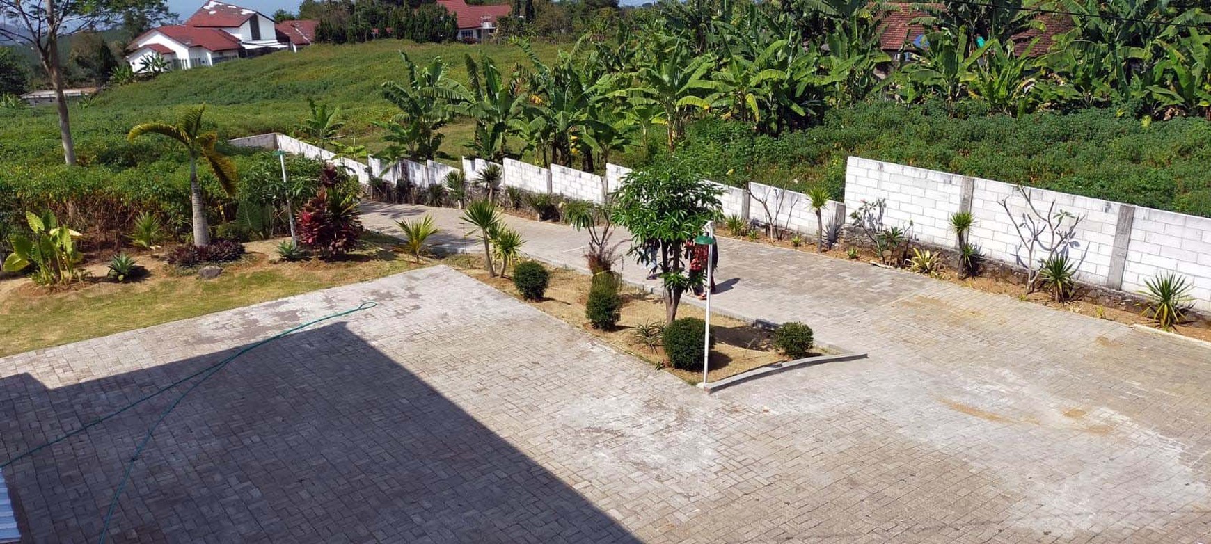 Villa di Trawas Mojokerto, ada 2 Villa dalam satu area, Taman Luas dengan Pemandangan Gunung yang indah - PG -