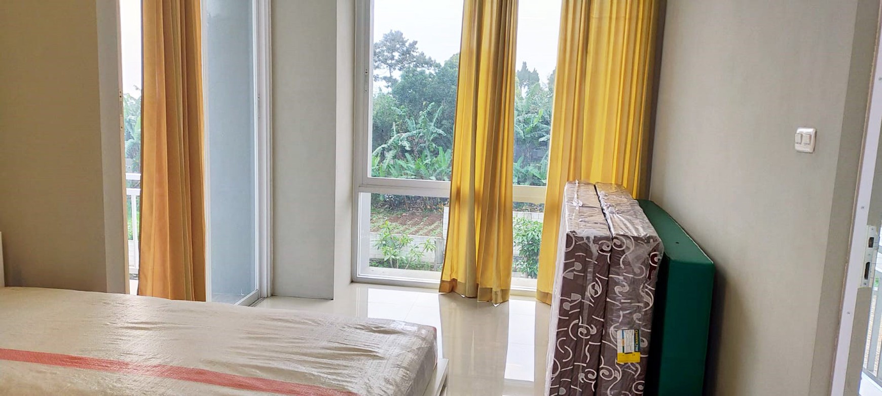 Villa di Trawas Mojokerto, ada 2 Villa dalam satu area, Taman Luas dengan Pemandangan Gunung yang indah - PG -