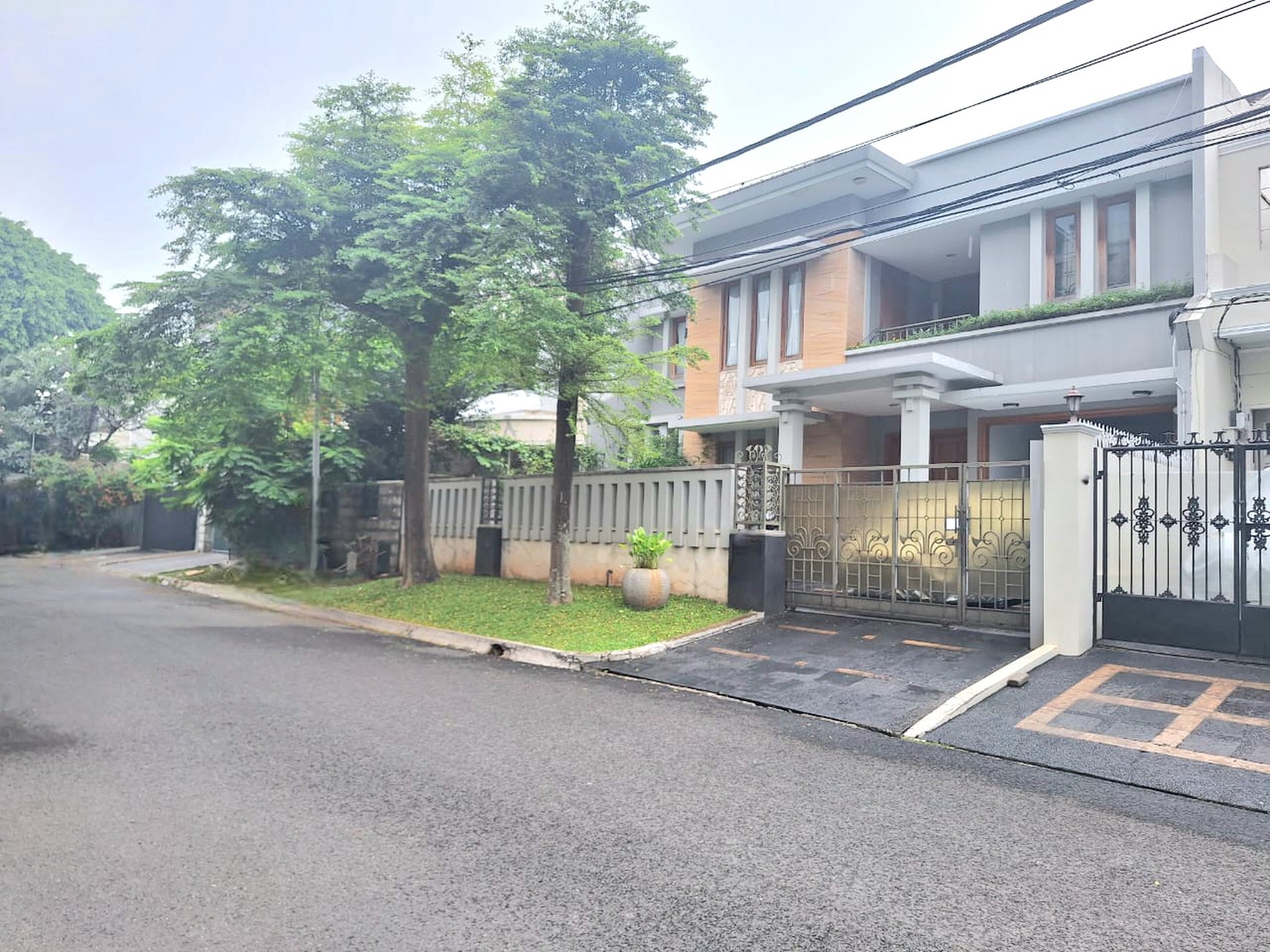 Rumah Bagus Siap Huni dan Asri di jl. Alam Asri, Pondok Indah, Jakarta Selatan