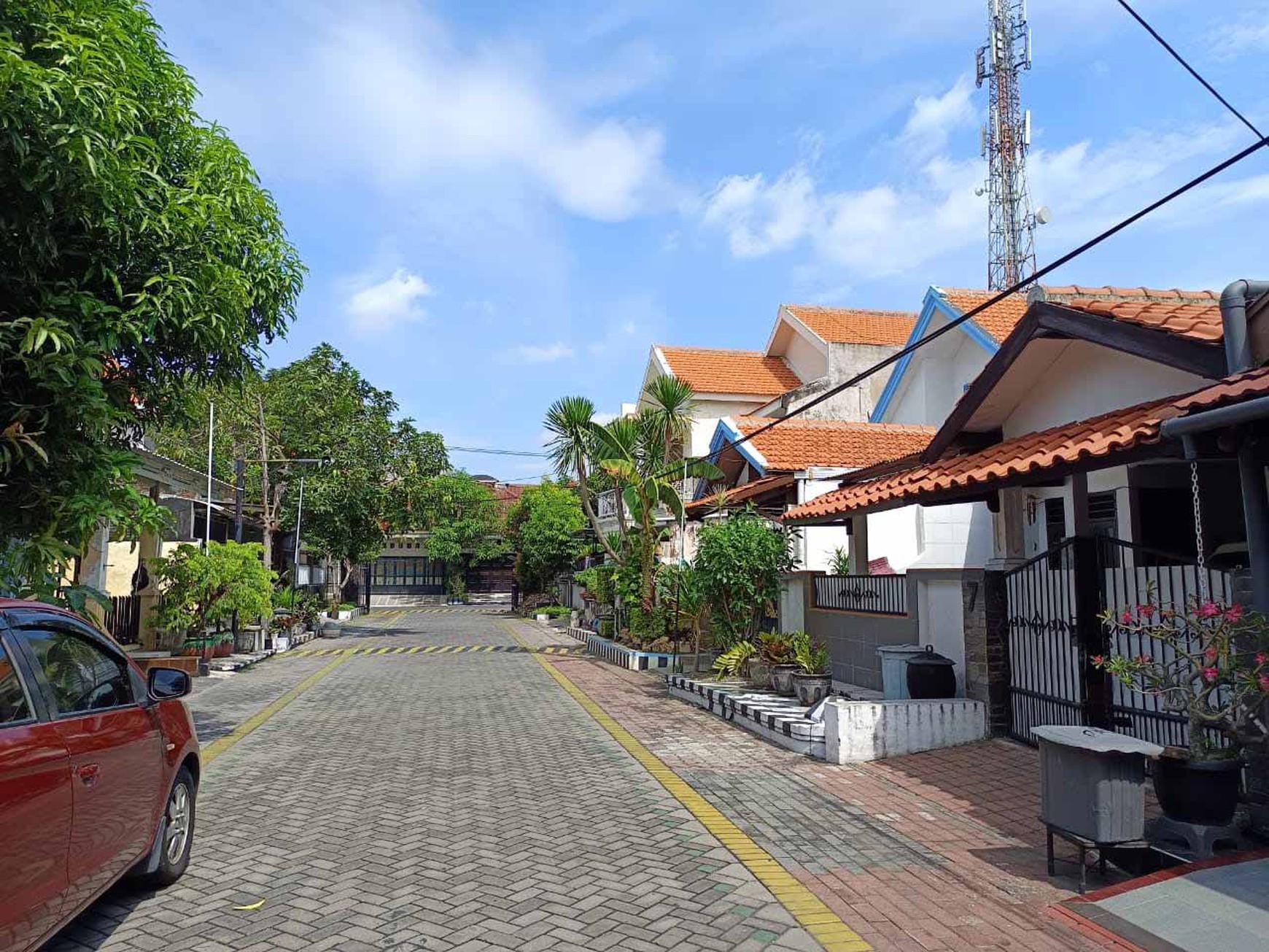 Rumah di Kebraon Manis Tengah Surabaya Barat, Bagus + Terawat, Siap Huni
