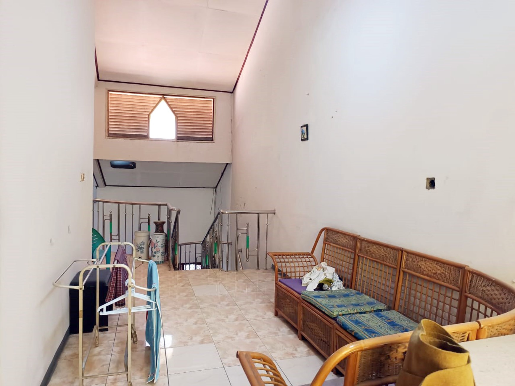 Rumah di Kebraon Manis Tengah Surabaya Barat, Bagus + Terawat, Siap Huni