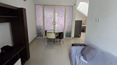 Rumah 2 Lantai di Equator Town House Selangkah ke Bintaro