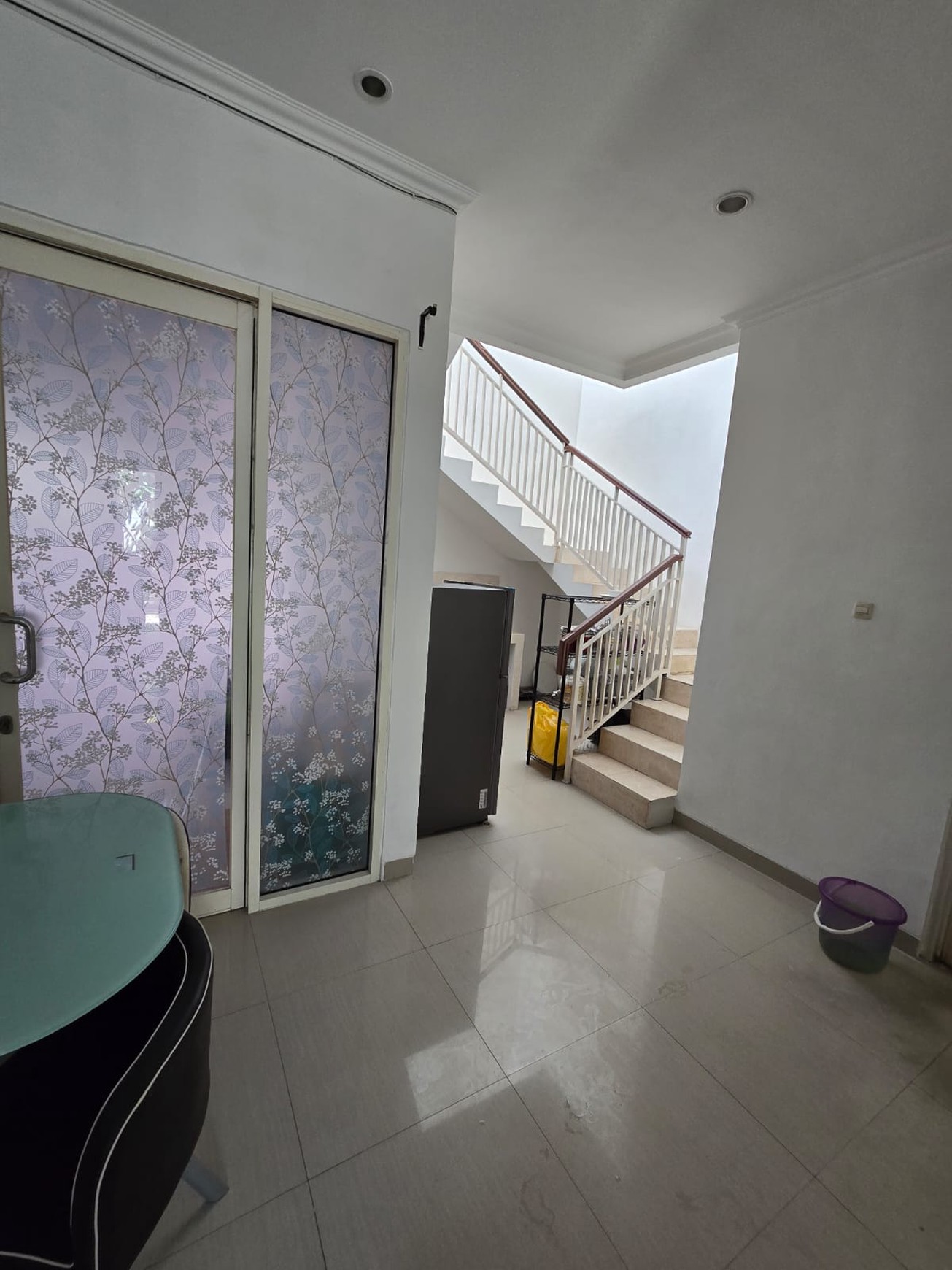 Rumah 2 Lantai di Equator Town House Selangkah ke Bintaro