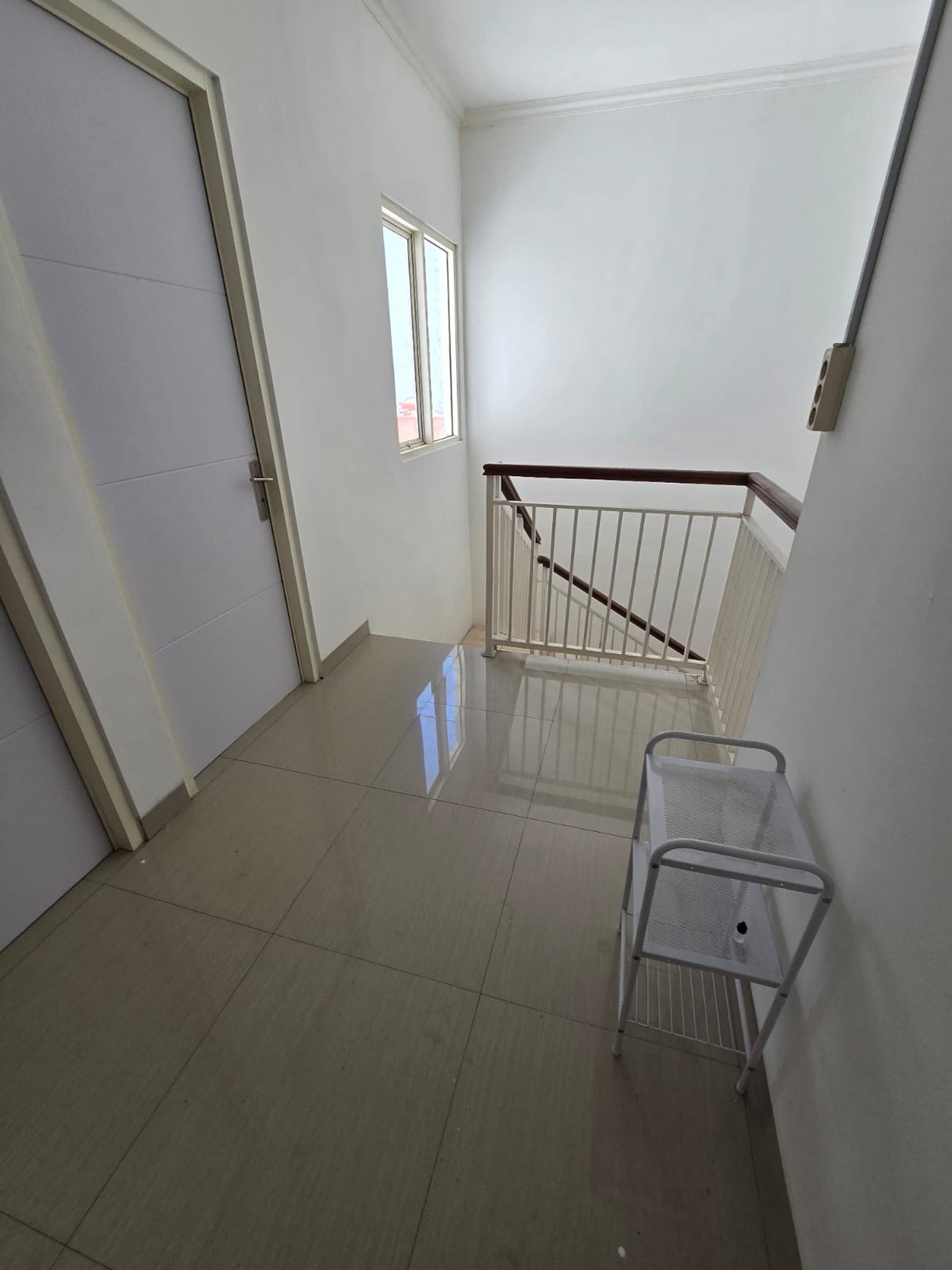Rumah 2 Lantai di Equator Town House Selangkah ke Bintaro