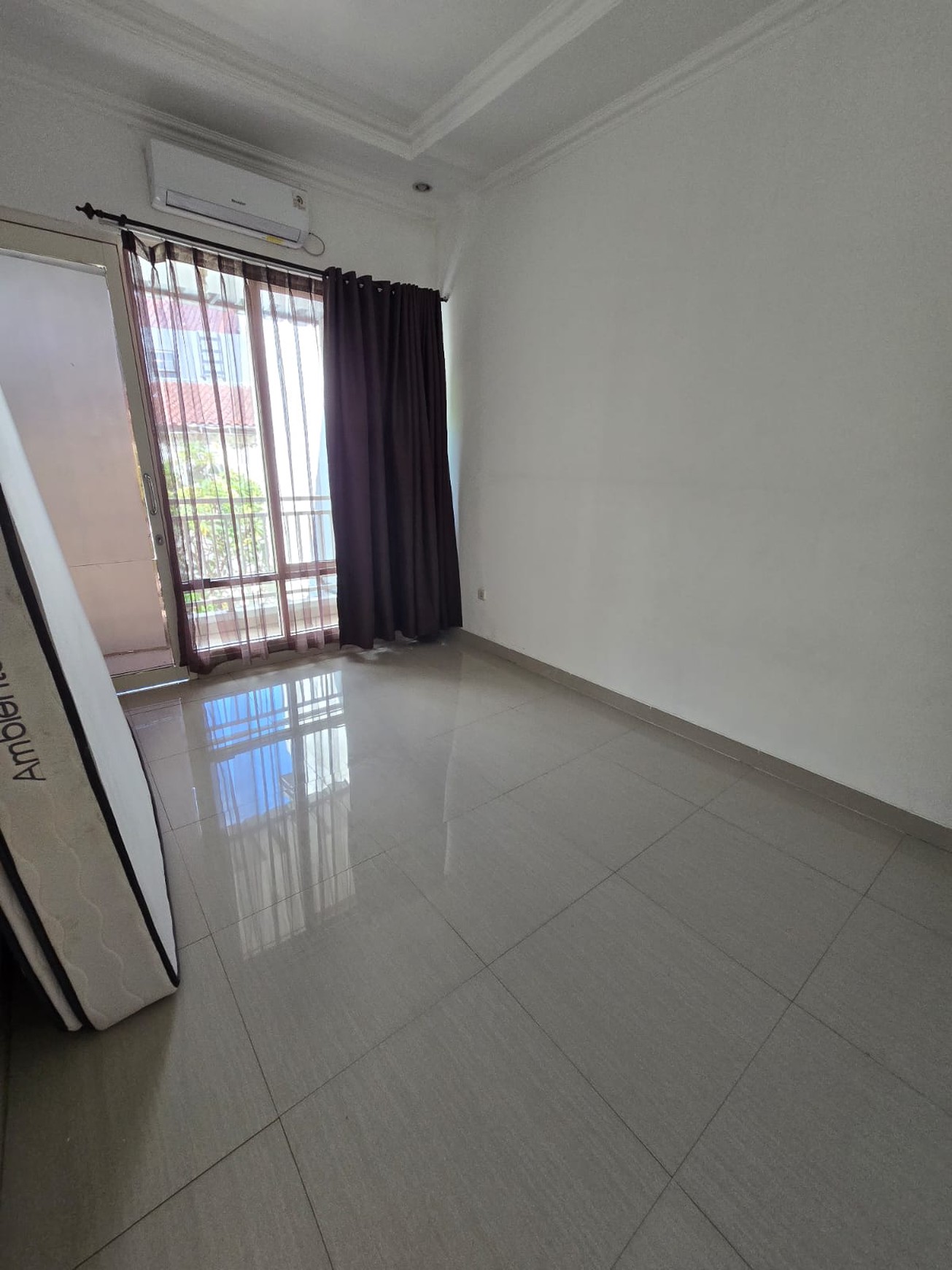 Rumah 2 Lantai di Equator Town House Selangkah ke Bintaro