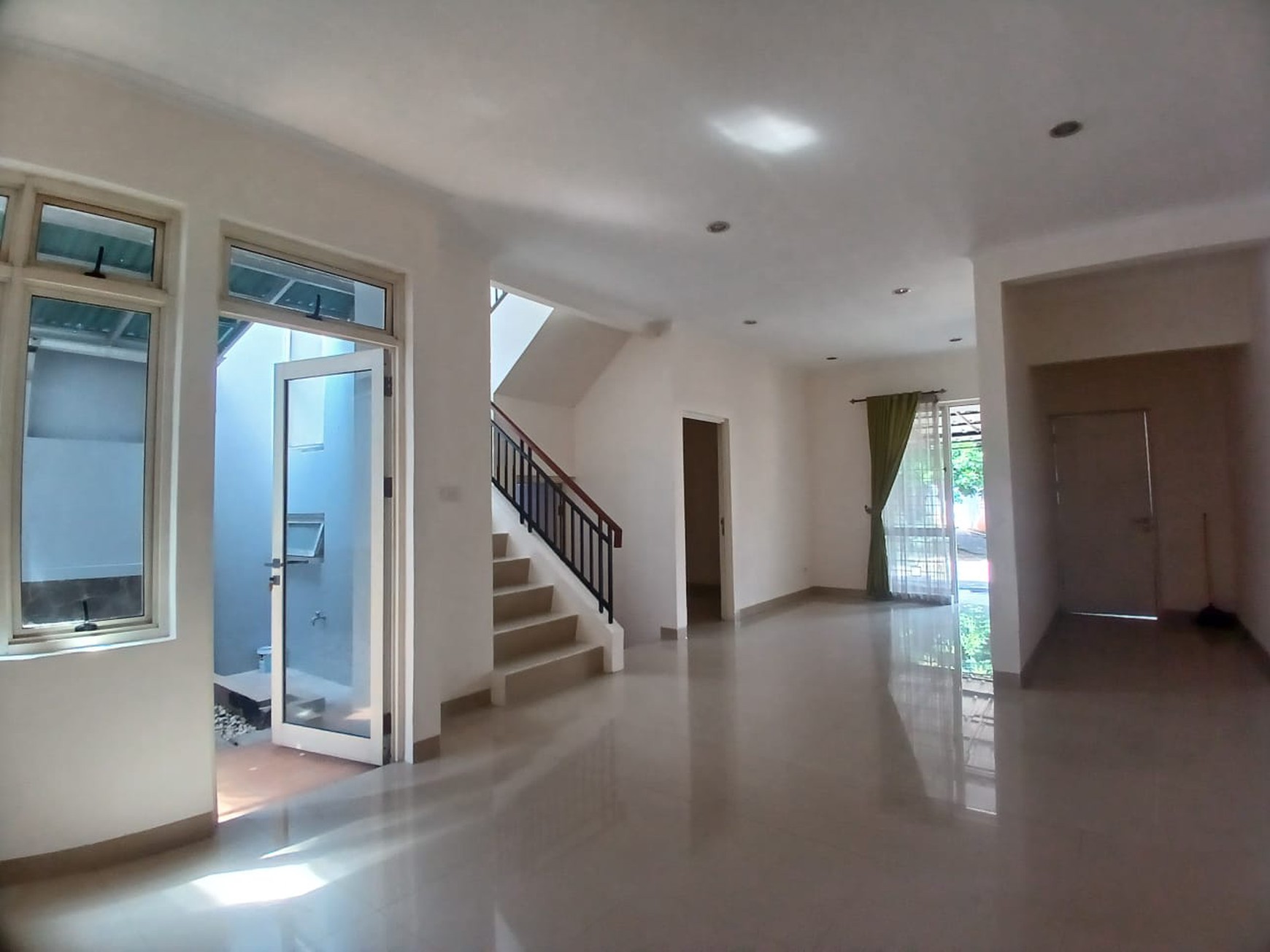 Rumah Disewakan nyaman, aman, dan siap huni Terletak di daerah Urbana Place, Ciputat -Tangsel