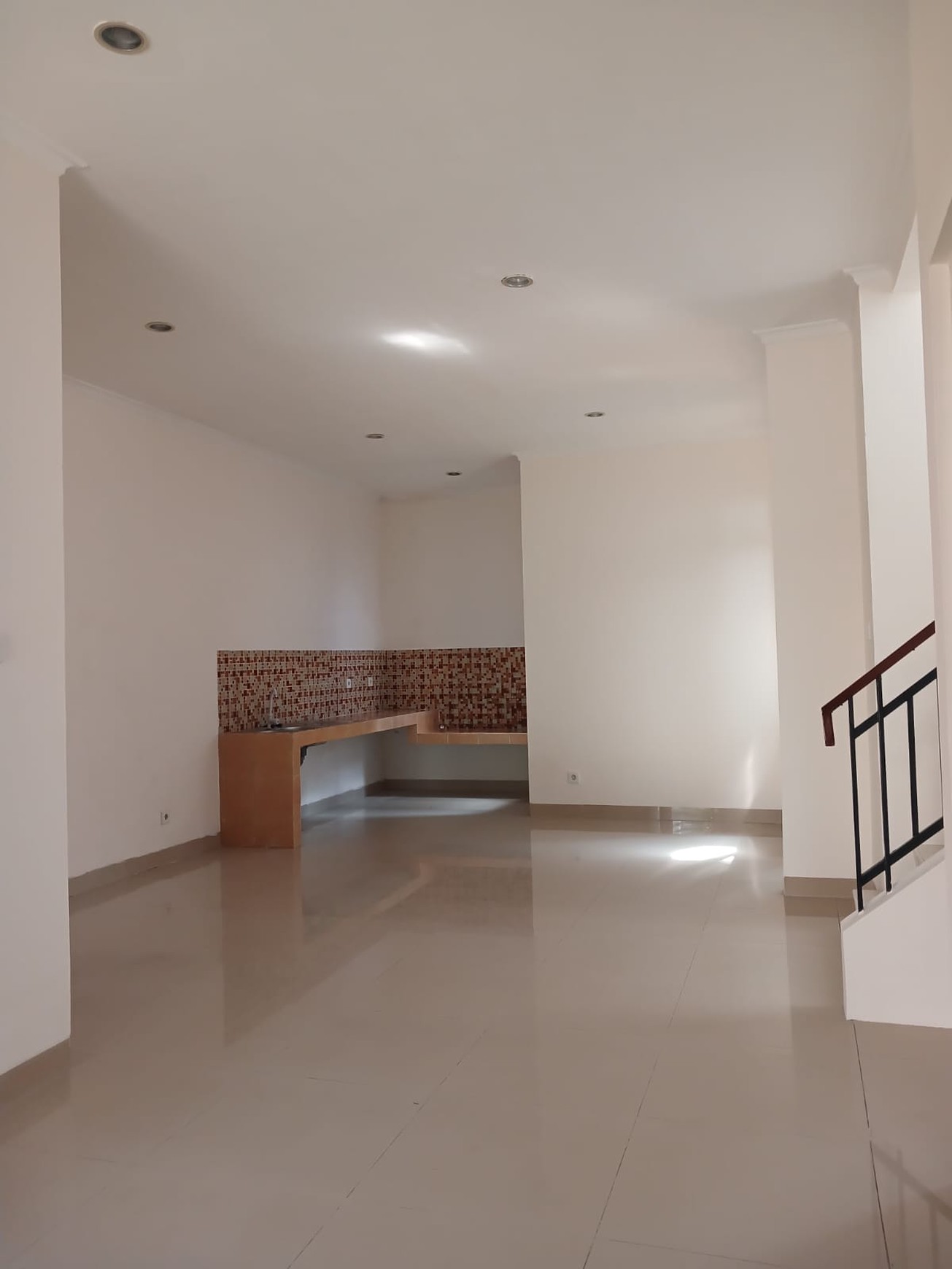 Rumah Disewakan nyaman, aman, dan siap huni Terletak di daerah Urbana Place, Ciputat -Tangsel