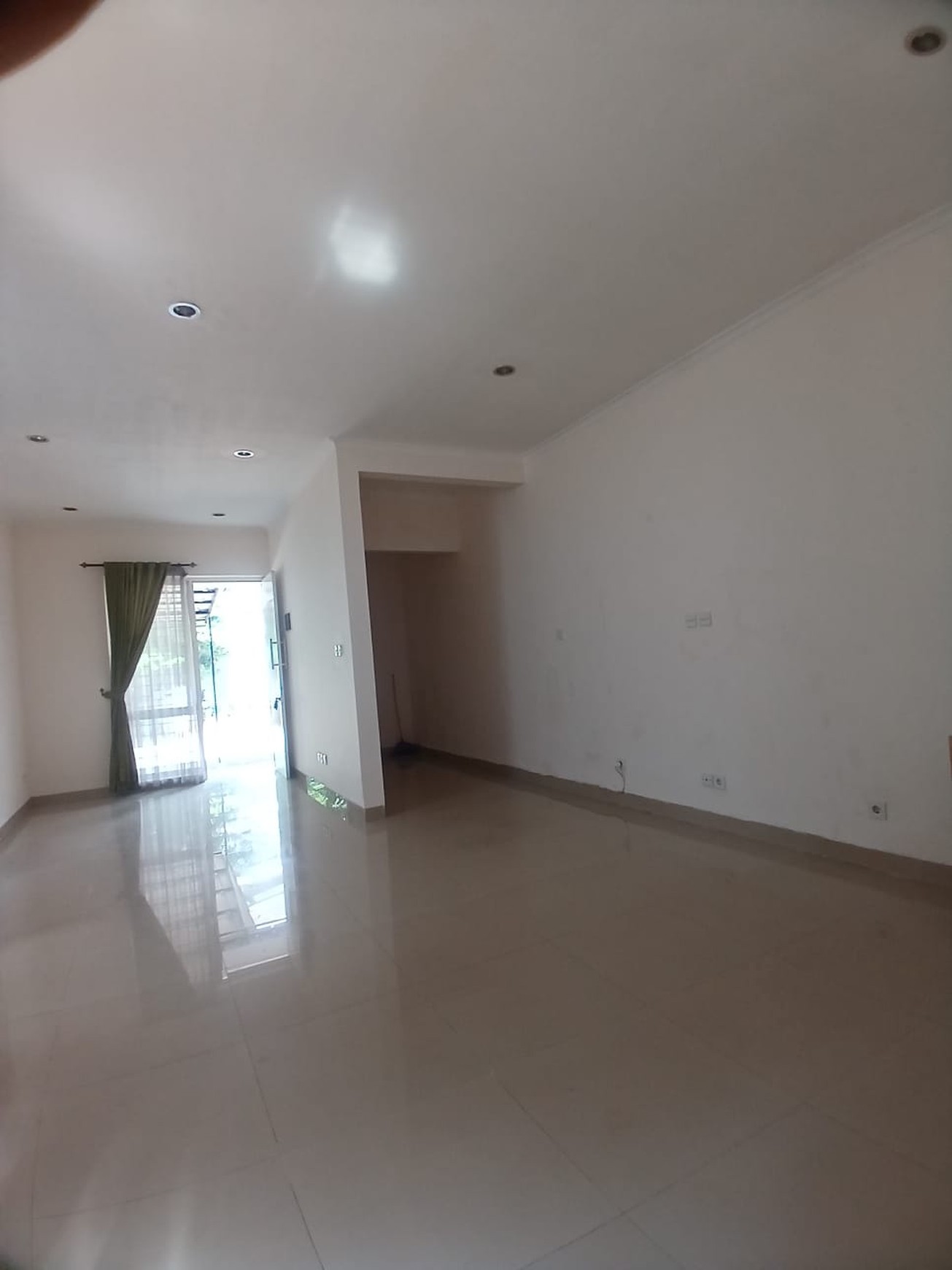 Rumah Disewakan nyaman, aman, dan siap huni Terletak di daerah Urbana Place, Ciputat -Tangsel