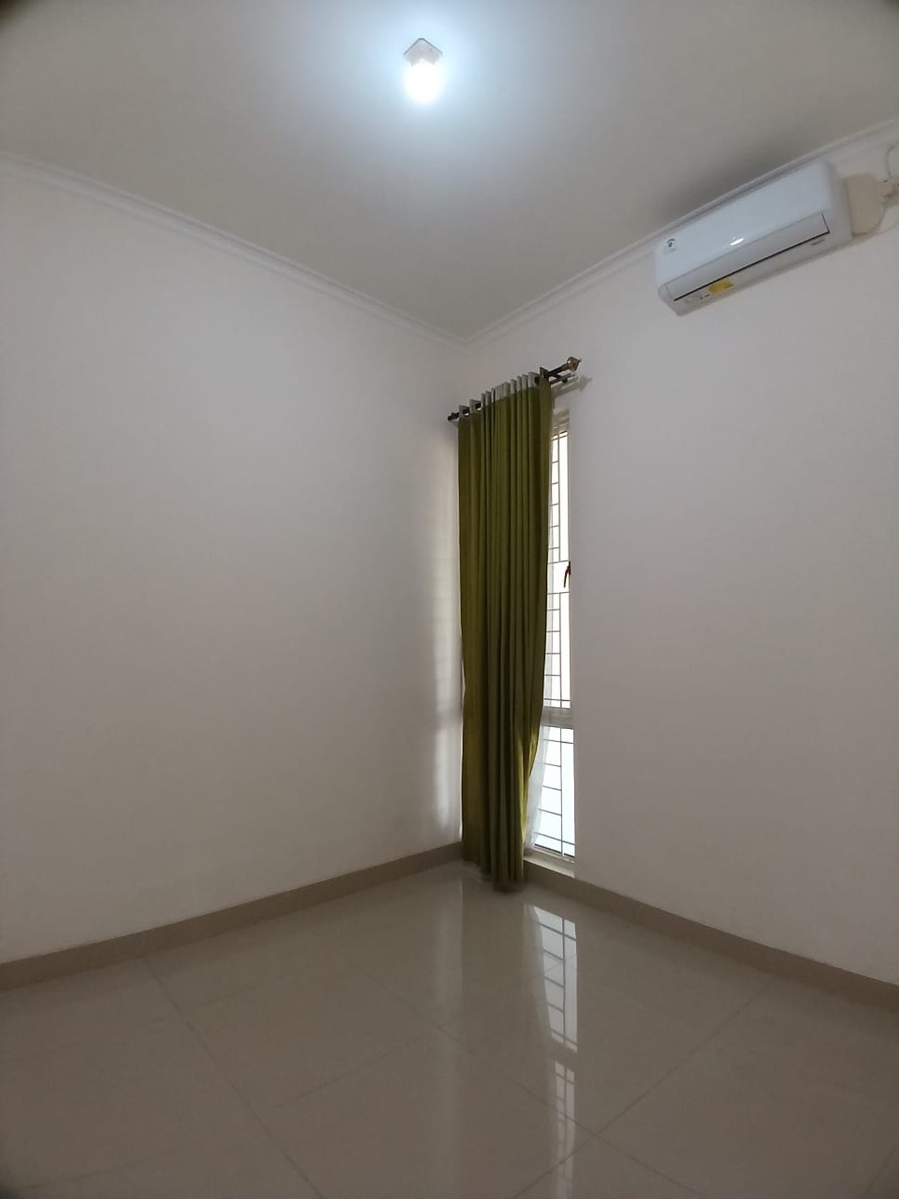 Rumah Disewakan nyaman, aman, dan siap huni Terletak di daerah Urbana Place, Ciputat -Tangsel