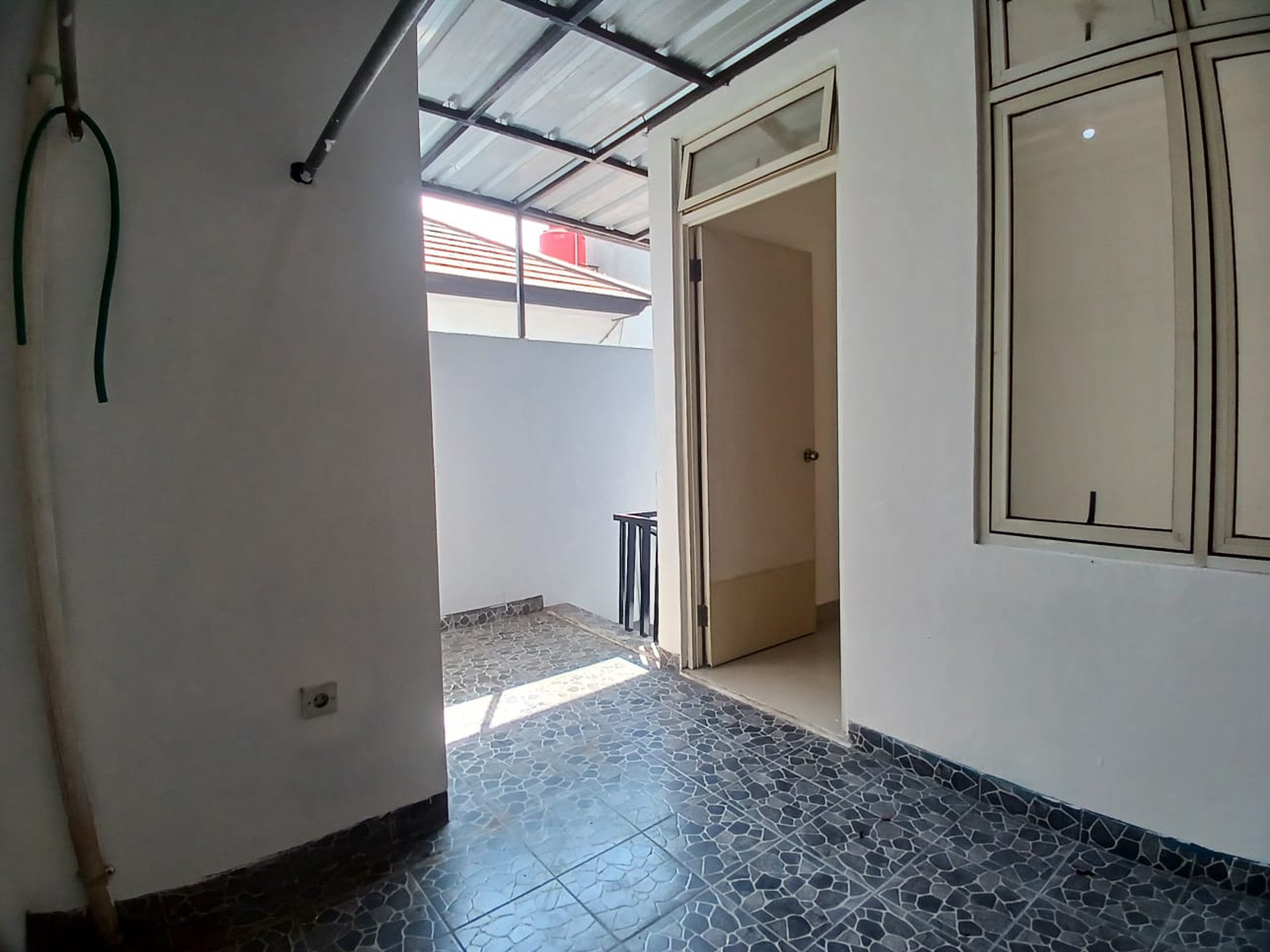 Rumah Disewakan nyaman, aman, dan siap huni Terletak di daerah Urbana Place, Ciputat -Tangsel