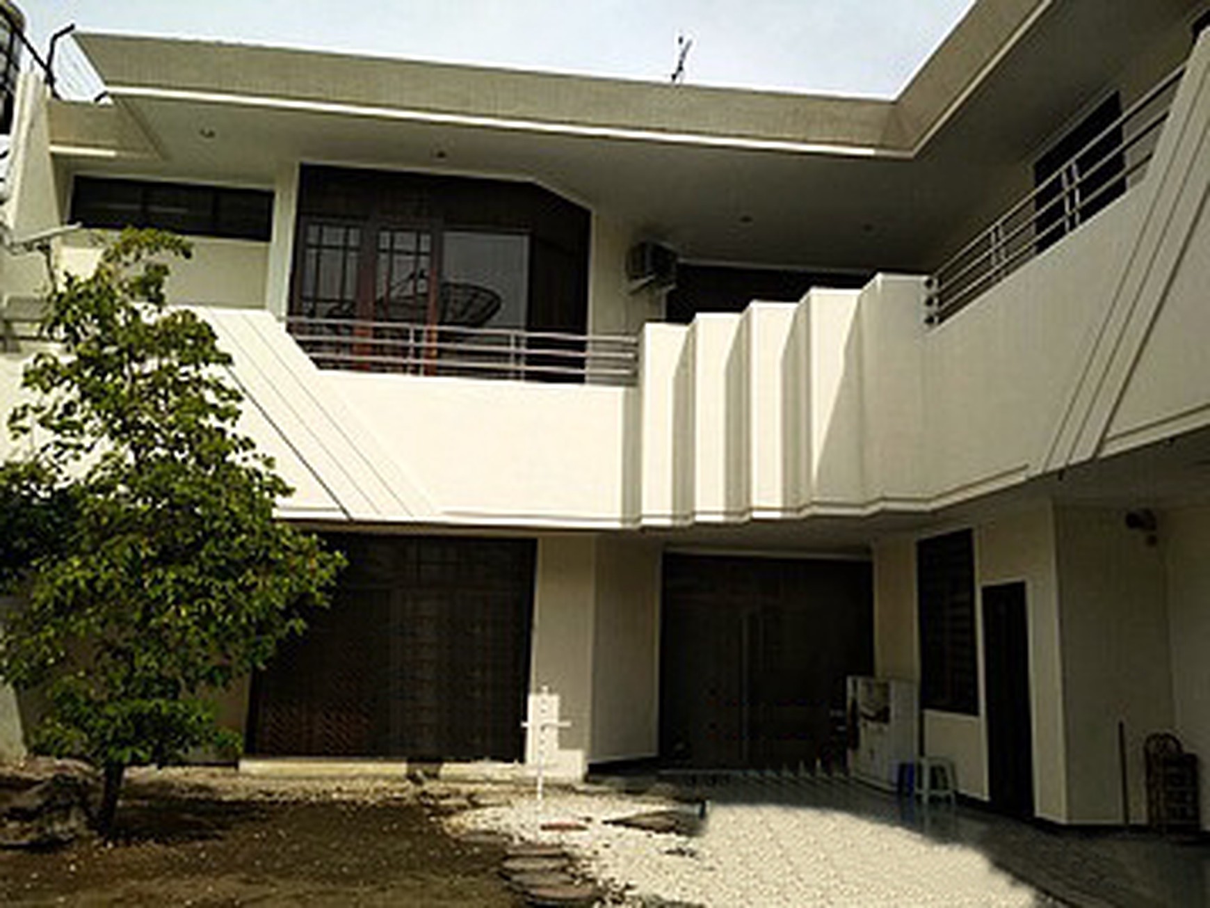 Rumah siap huni di jalan raya Dhamarhusada indah 2, surabaya timur