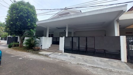 Rumah Murah, Siap Huni, Bebas Banjir di  dalam cluster yg aman tenang di Bintaro .