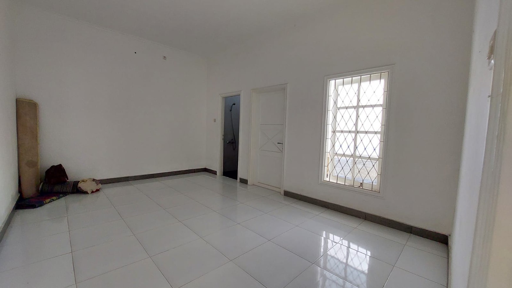 Rumah Murah, Siap Huni, Bebas Banjir di  dalam cluster yg aman tenang di Bintaro .