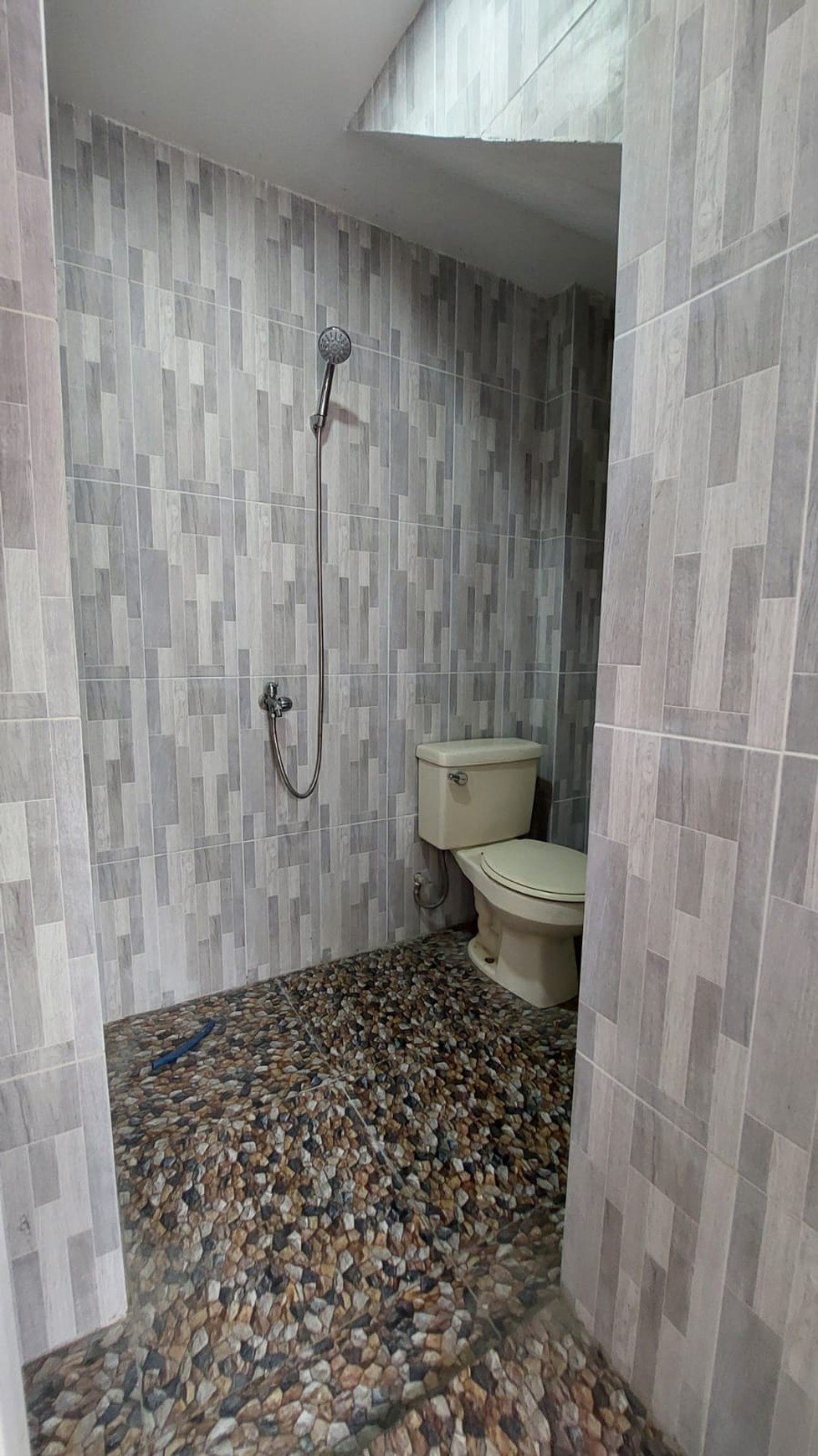 Rumah Murah, Siap Huni, Bebas Banjir di  dalam cluster yg aman tenang di Bintaro .