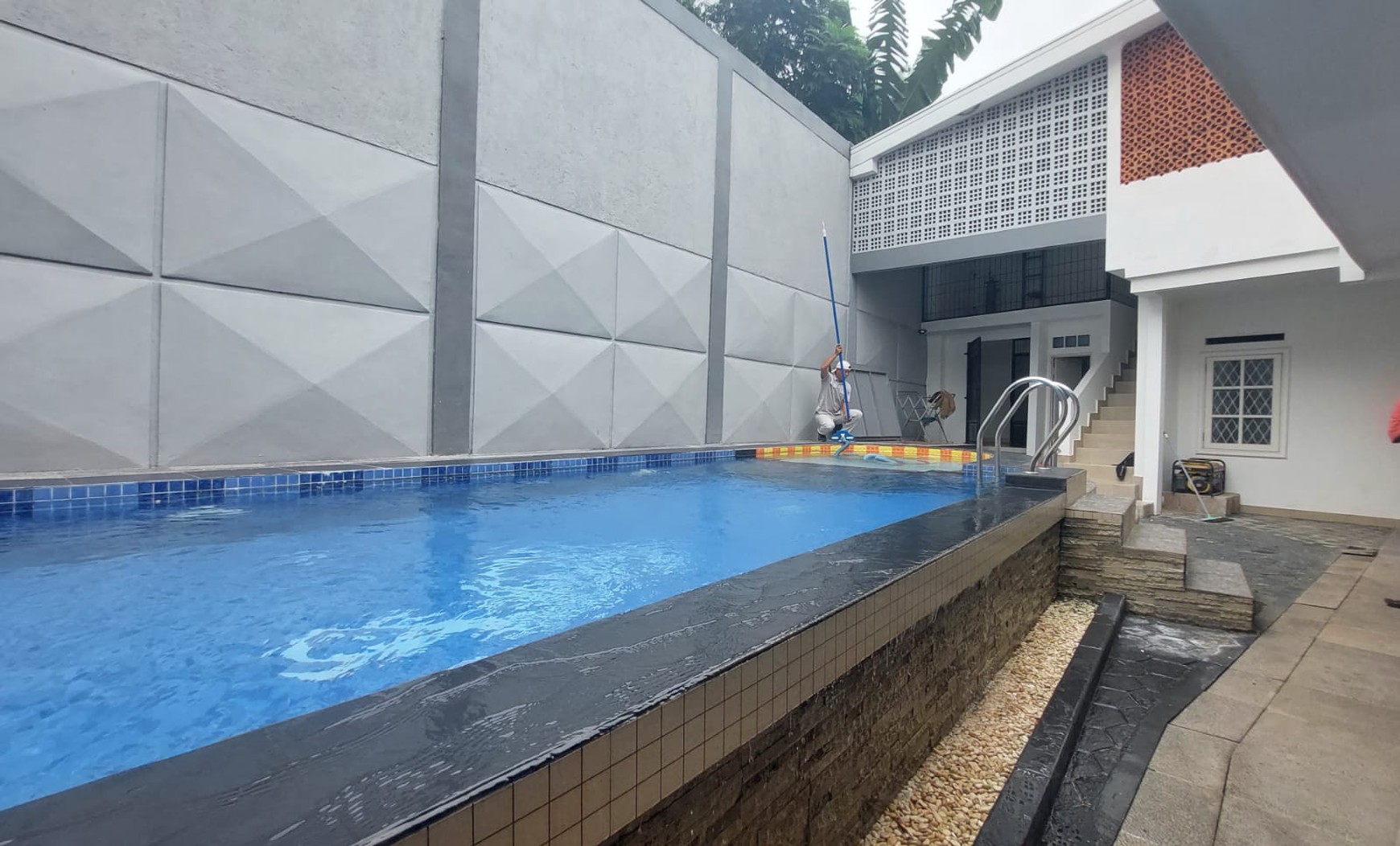 Rumah Murah, Siap Huni, Bebas Banjir di  dalam cluster yg aman tenang di Bintaro .