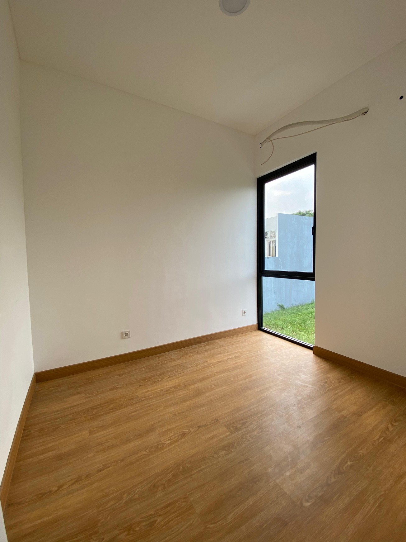 DIJUAL RUMAH KEMBAR 2 SIAP HUNI, Graha Green Garden, Dian Istana, Surabaya Barat