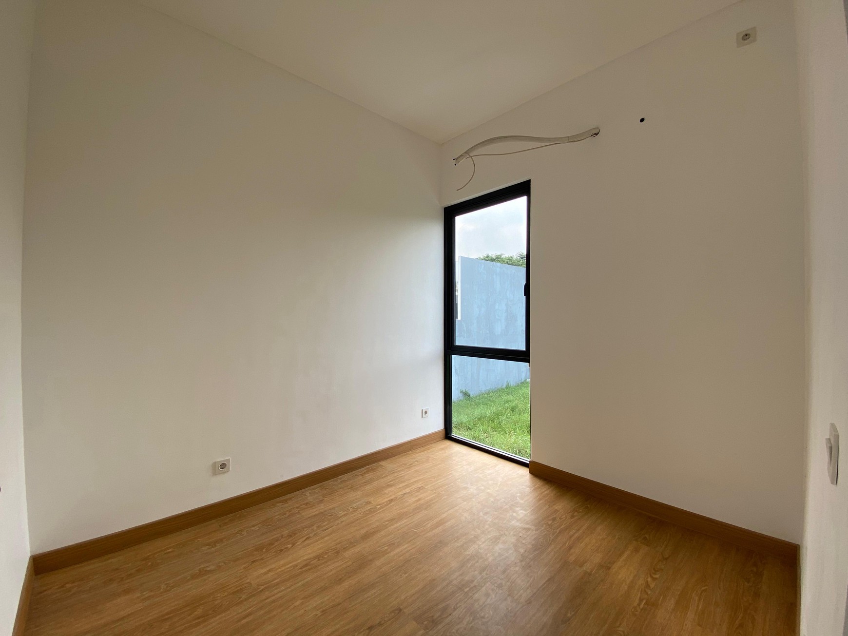 DIJUAL RUMAH KEMBAR 2 SIAP HUNI, Graha Green Garden, Dian Istana, Surabaya Barat