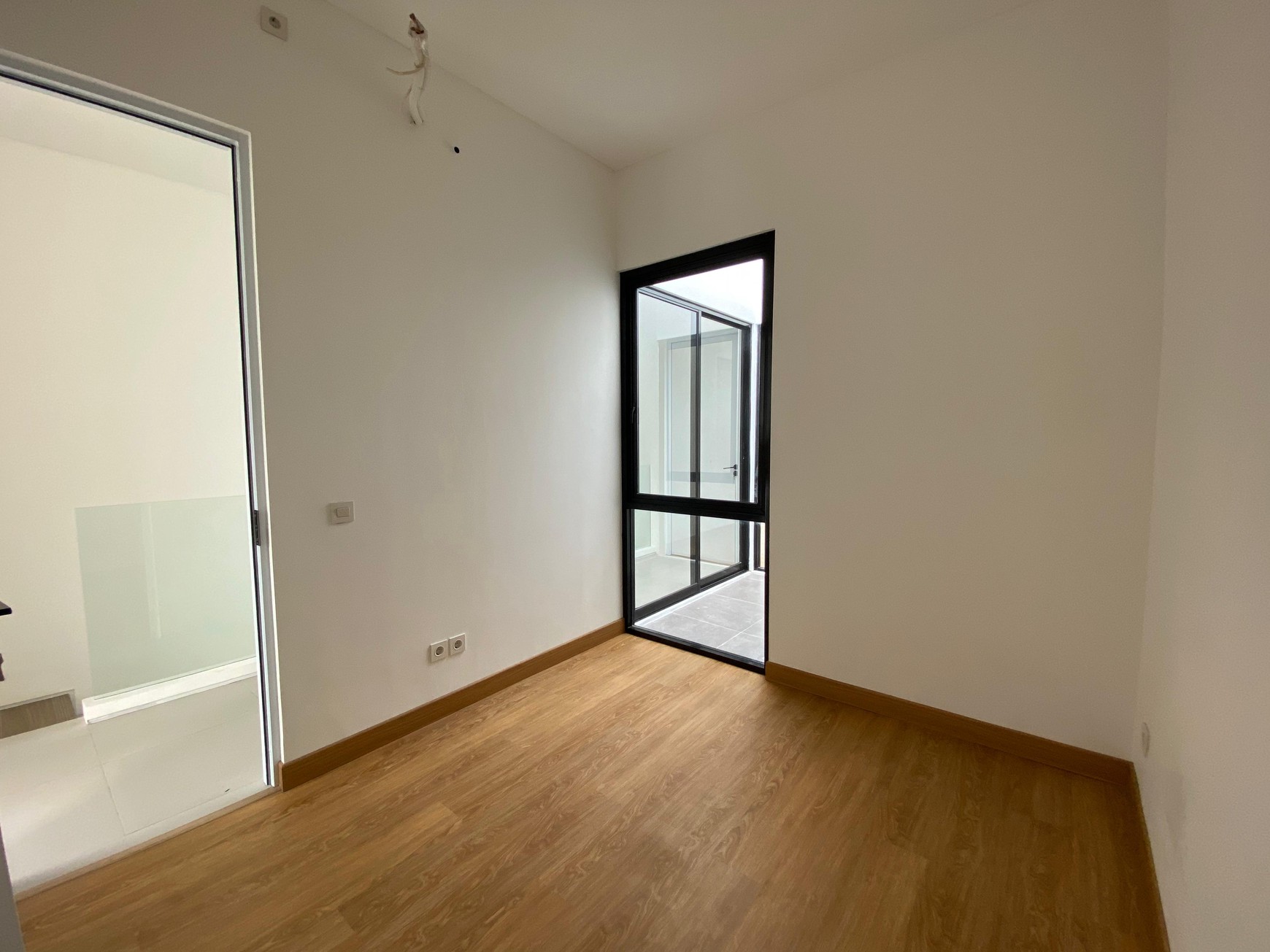 DIJUAL RUMAH KEMBAR 2 SIAP HUNI, Graha Green Garden, Dian Istana, Surabaya Barat