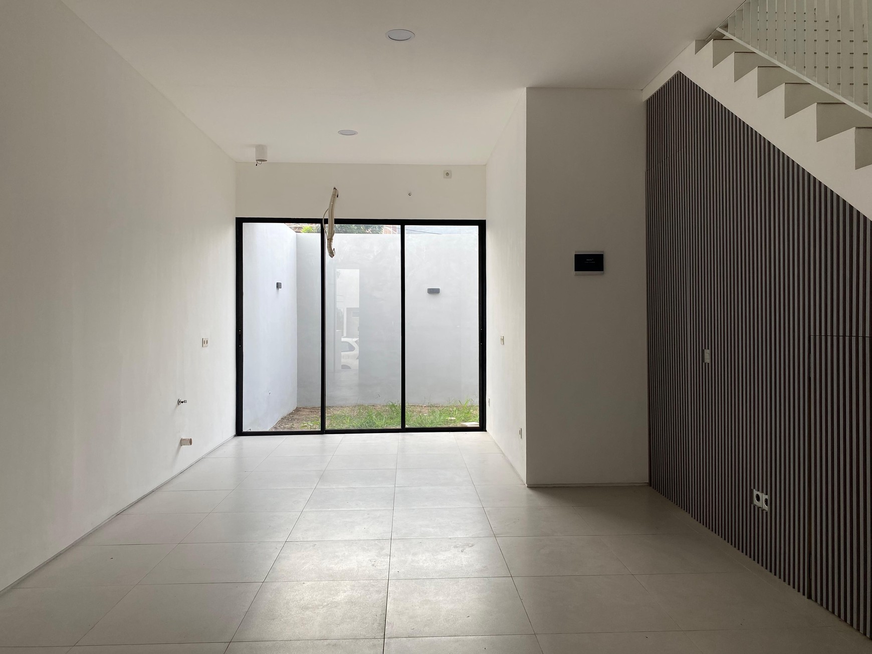 DIJUAL RUMAH KEMBAR 2 SIAP HUNI, Graha Green Garden, Dian Istana, Surabaya Barat
