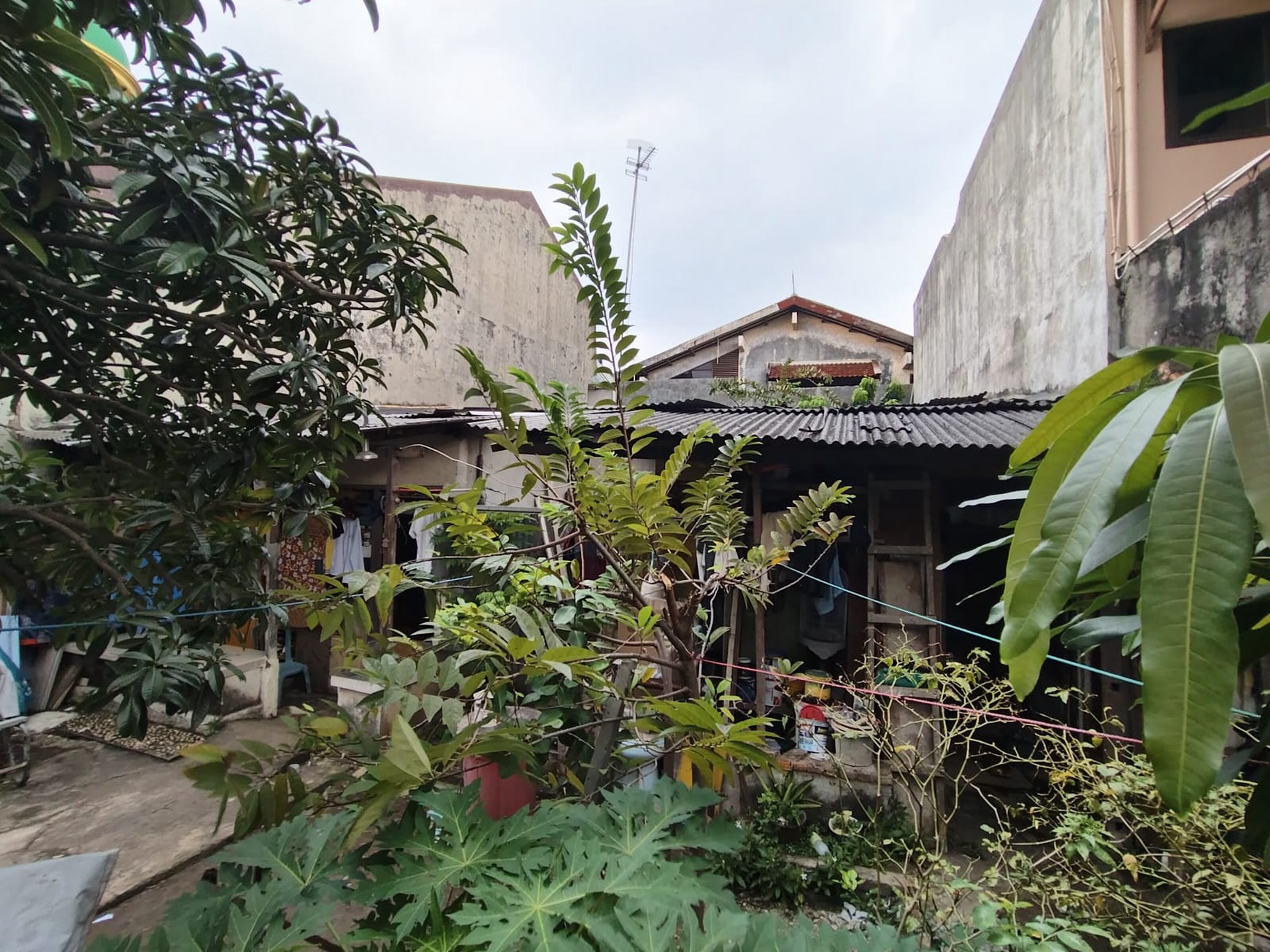 KAVLING PINGGIR JALAN DUREN SAWIT 200 SQM