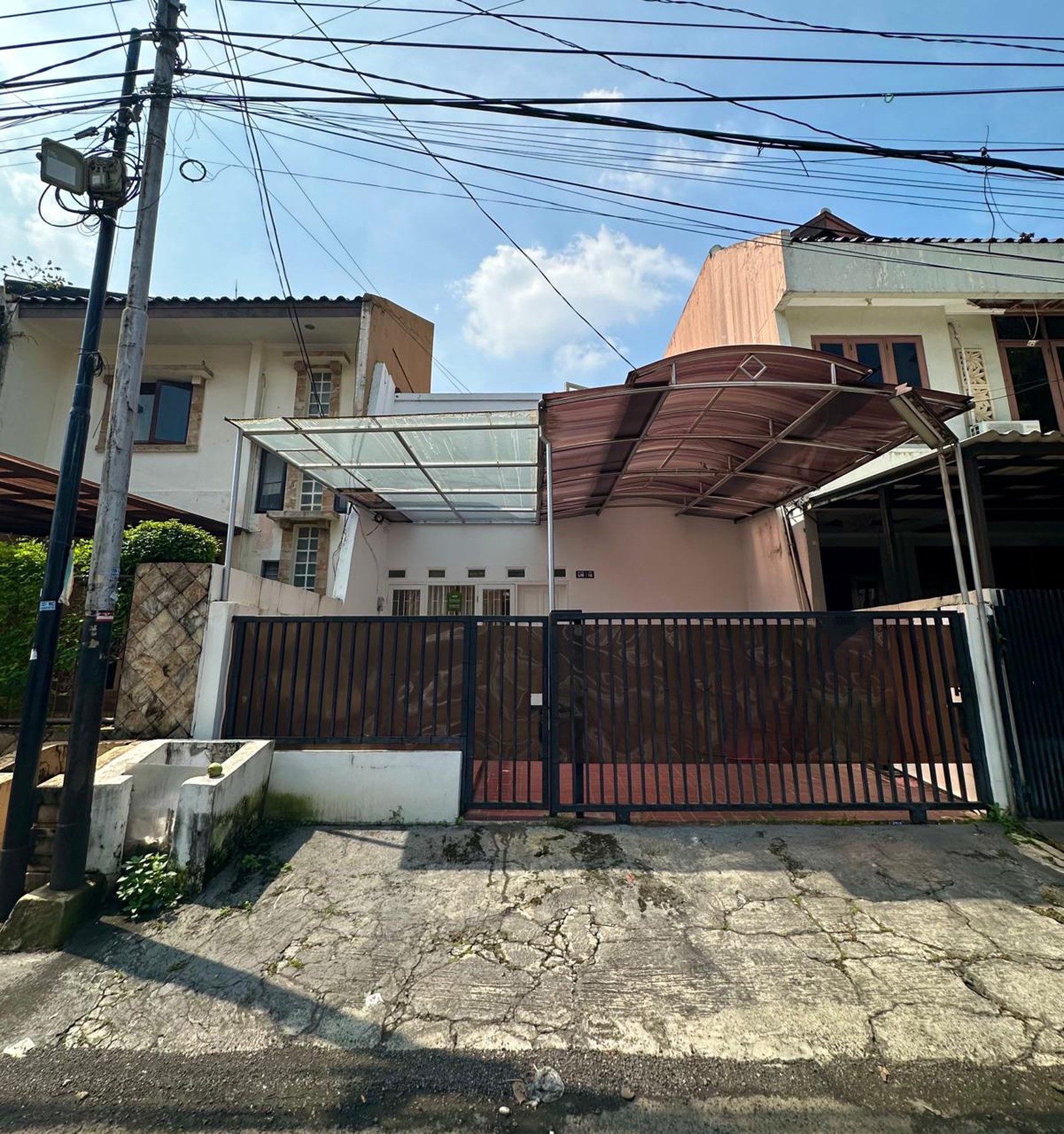 Rumah 1½ Lantai Siap Huni SHM dengan Hunian Nyaman dan Asri di @Pondok Indah, Jak Sel