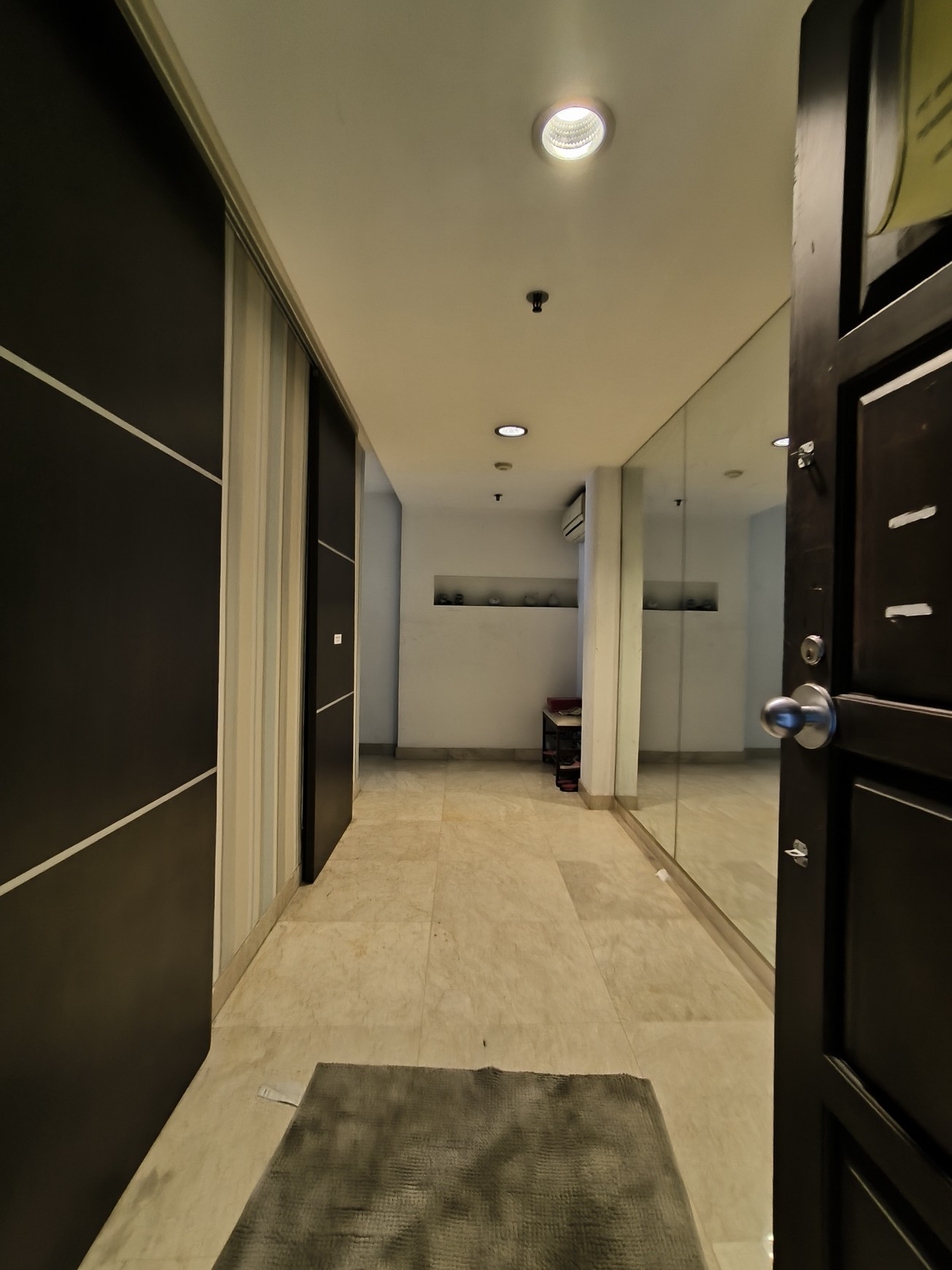Dijual unit Apartrmen Park Royal- Jl Gatot Subroto - Jakpus