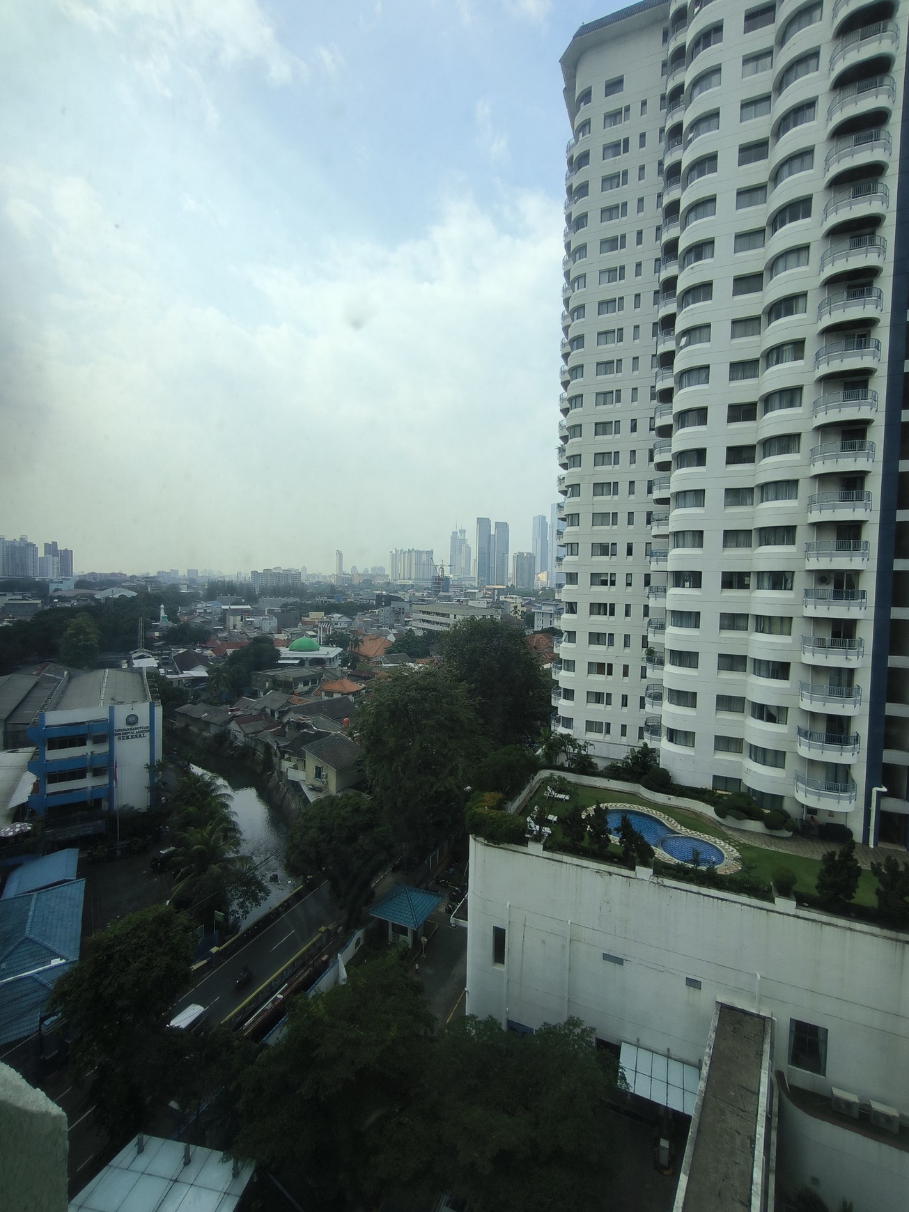 Dijual unit Apartrmen Park Royal- Jl Gatot Subroto - Jakpus