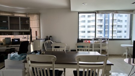 Dijual unit Apartrmen Park Royal- Jl Gatot Subroto - Jakpus