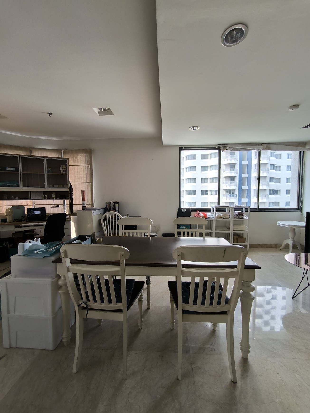 Dijual unit Apartrmen Park Royal- Jl Gatot Subroto - Jakpus