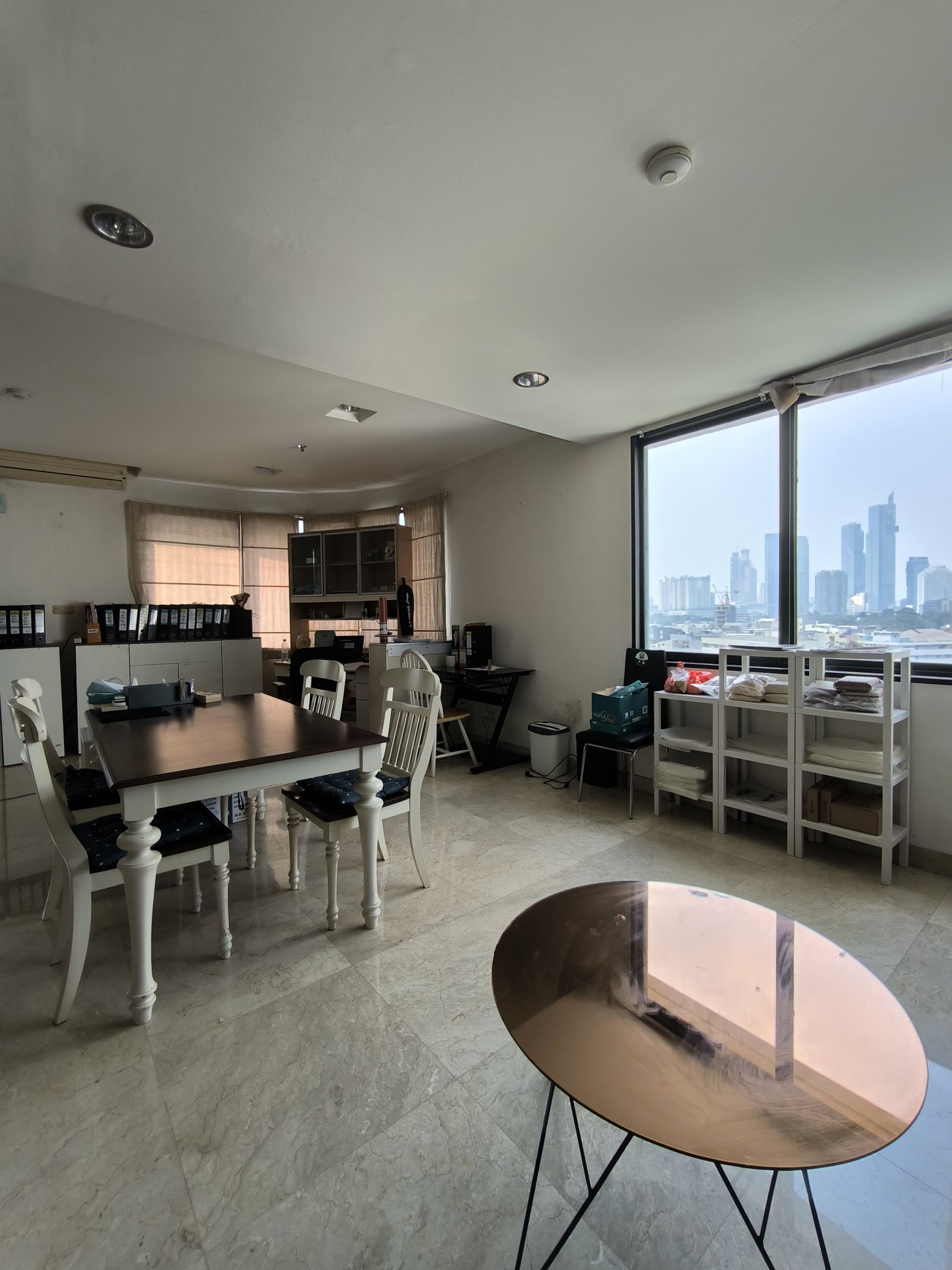 Dijual unit Apartrmen Park Royal- Jl Gatot Subroto - Jakpus