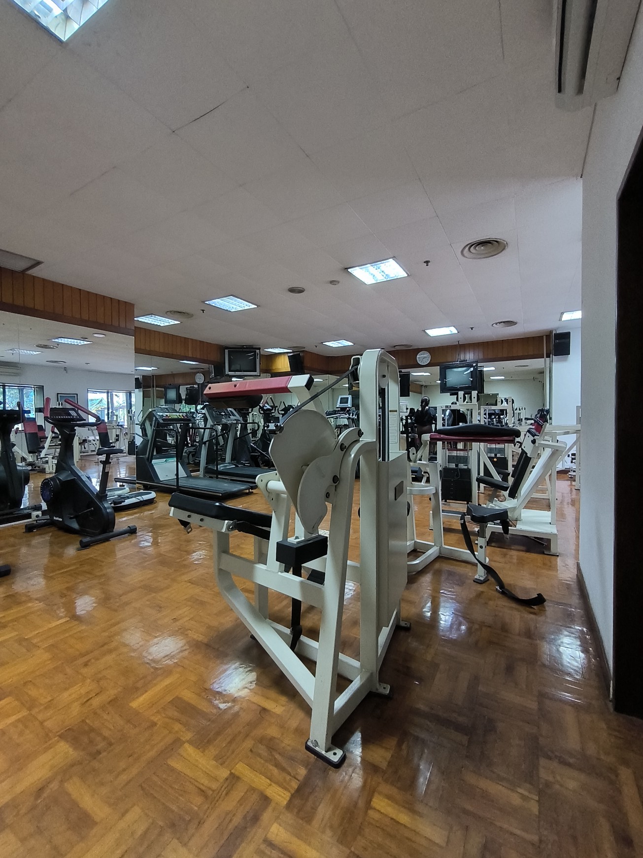 Dijual unit Apartrmen Park Royal- Jl Gatot Subroto - Jakpus