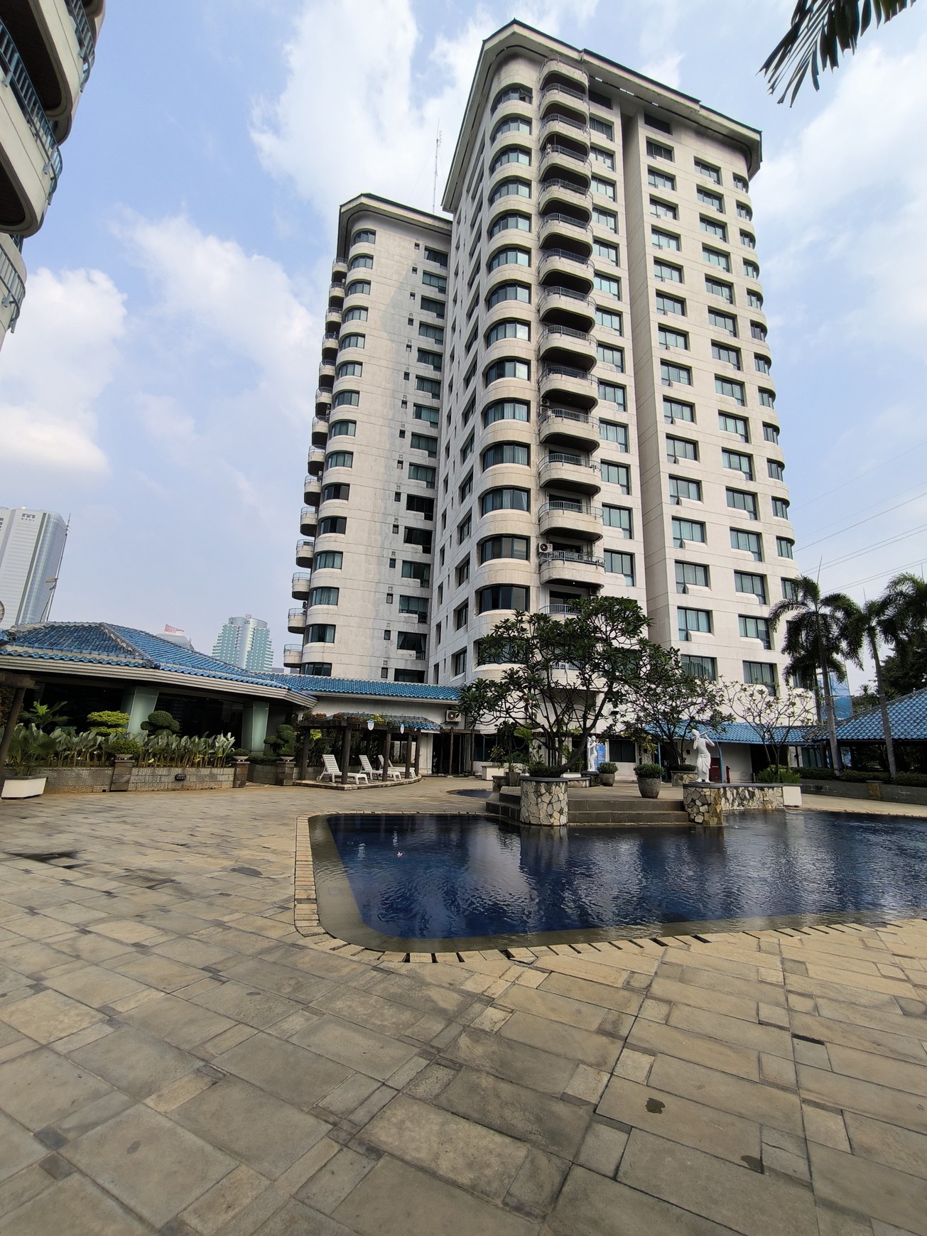 Dijual unit Apartrmen Park Royal- Jl Gatot Subroto - Jakpus
