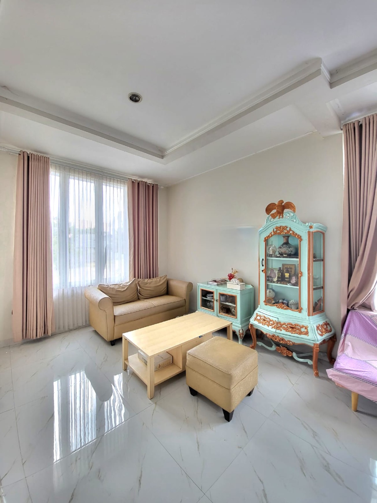Rumah Hoek dengan Pool di cluster Discovery Bintaro