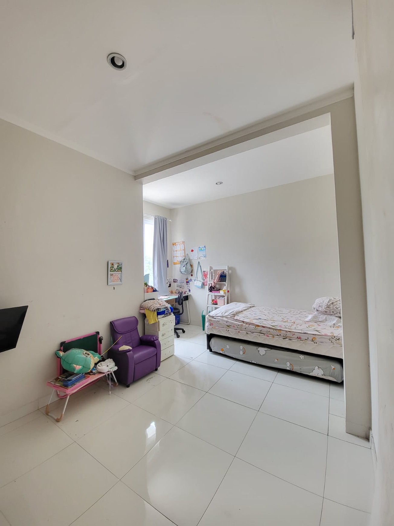 Rumah Hoek dengan Pool di cluster Discovery Bintaro
