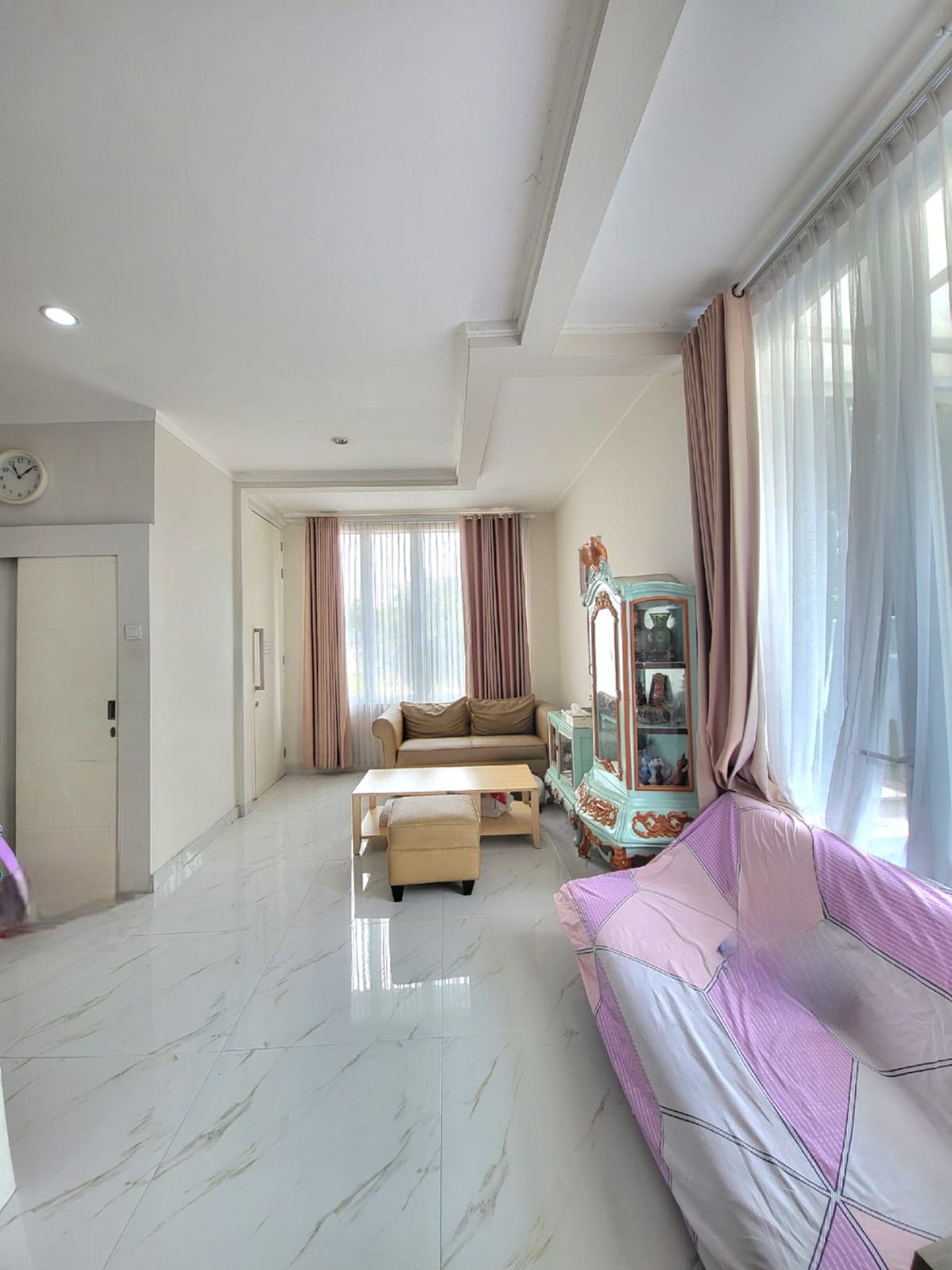 Rumah Hoek dengan Pool di cluster Discovery Bintaro