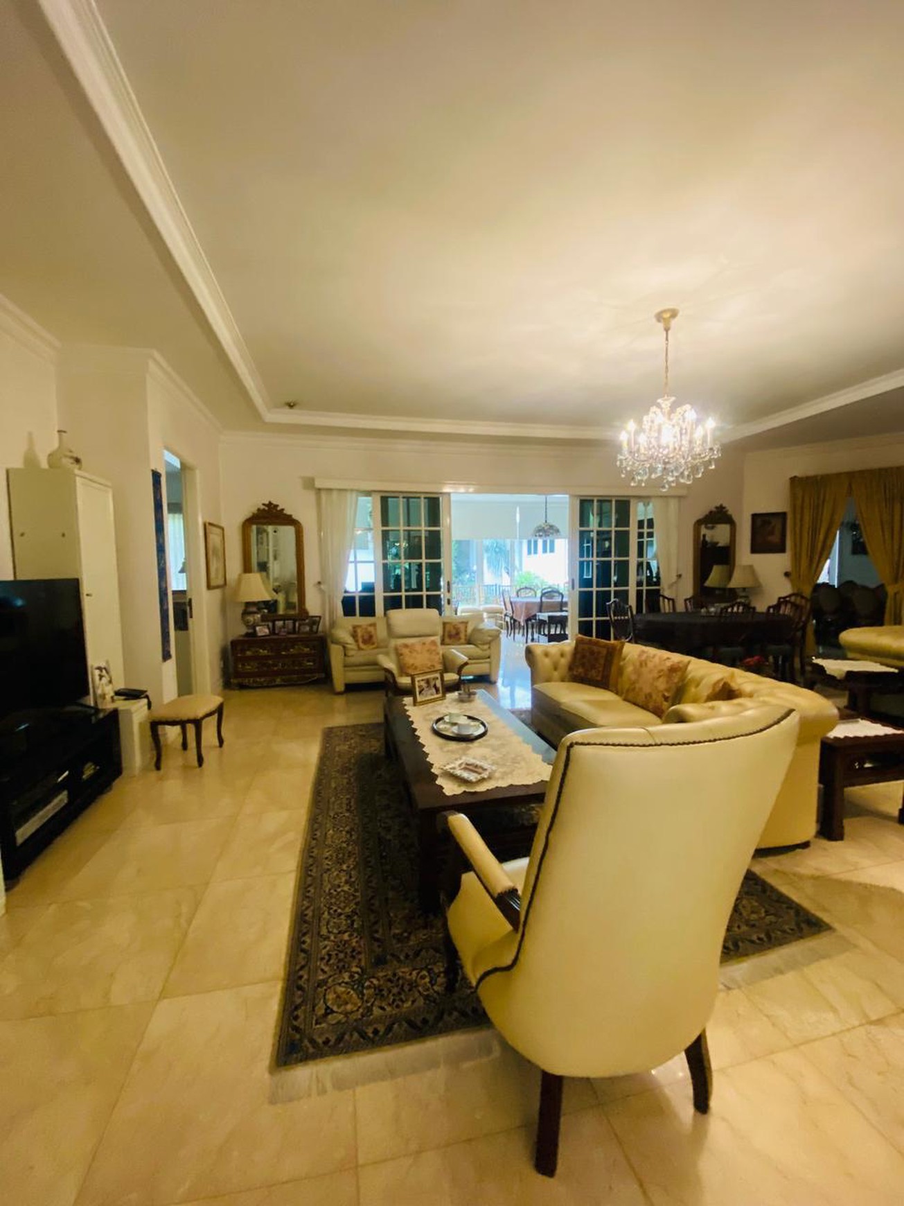 Dijual Rumah di Simprug Golf, Kebayoran Lama, Jakarta Selatan