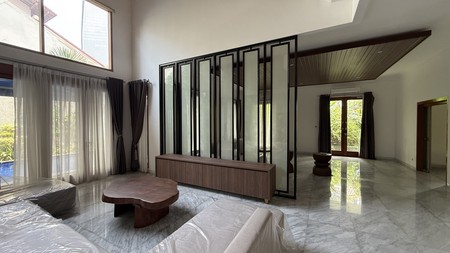 BEAUTIFUL AND MODERN HOUSE AT MEGA KUNINGAN AREA
