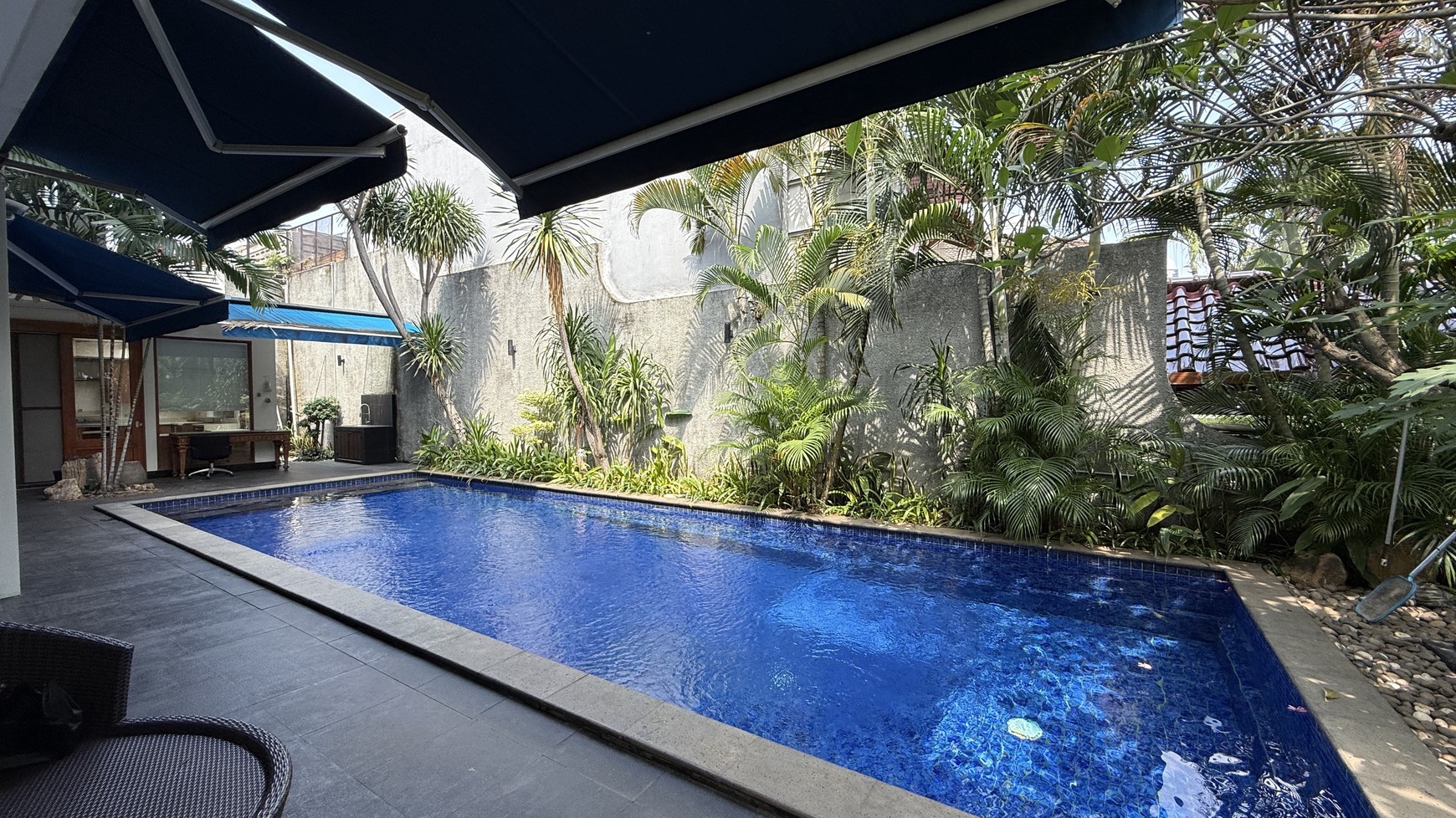 BEAUTIFUL AND MODERN HOUSE AT MEGA KUNINGAN AREA