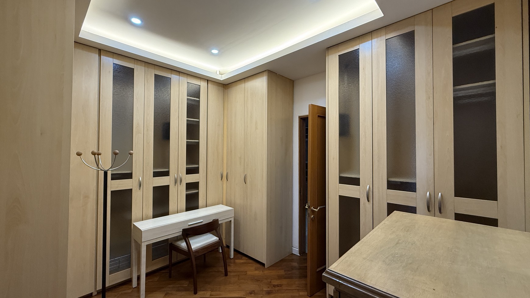 BEAUTIFUL AND MODERN HOUSE AT MEGA KUNINGAN AREA