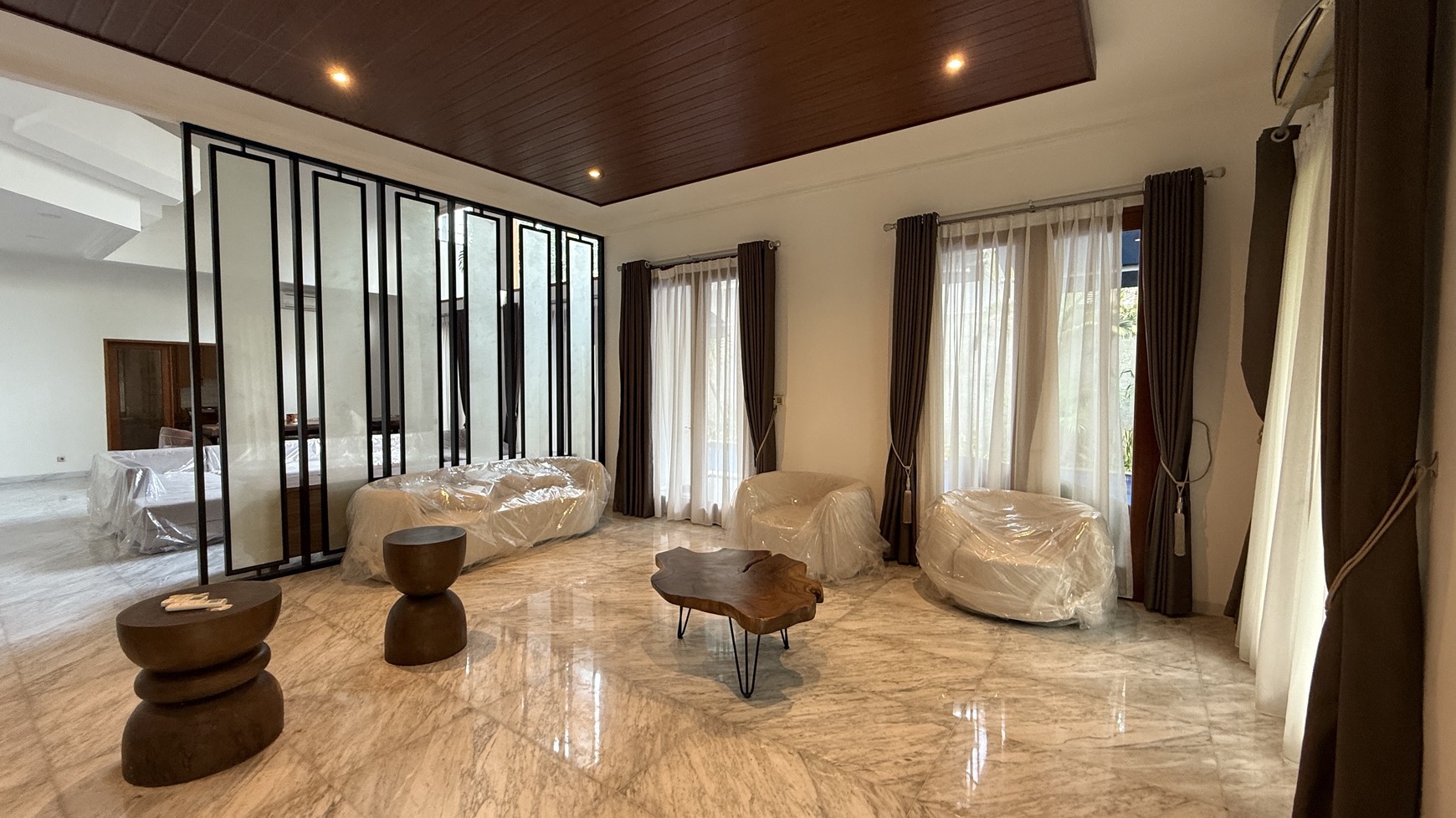 BEAUTIFUL AND MODERN HOUSE AT MEGA KUNINGAN AREA